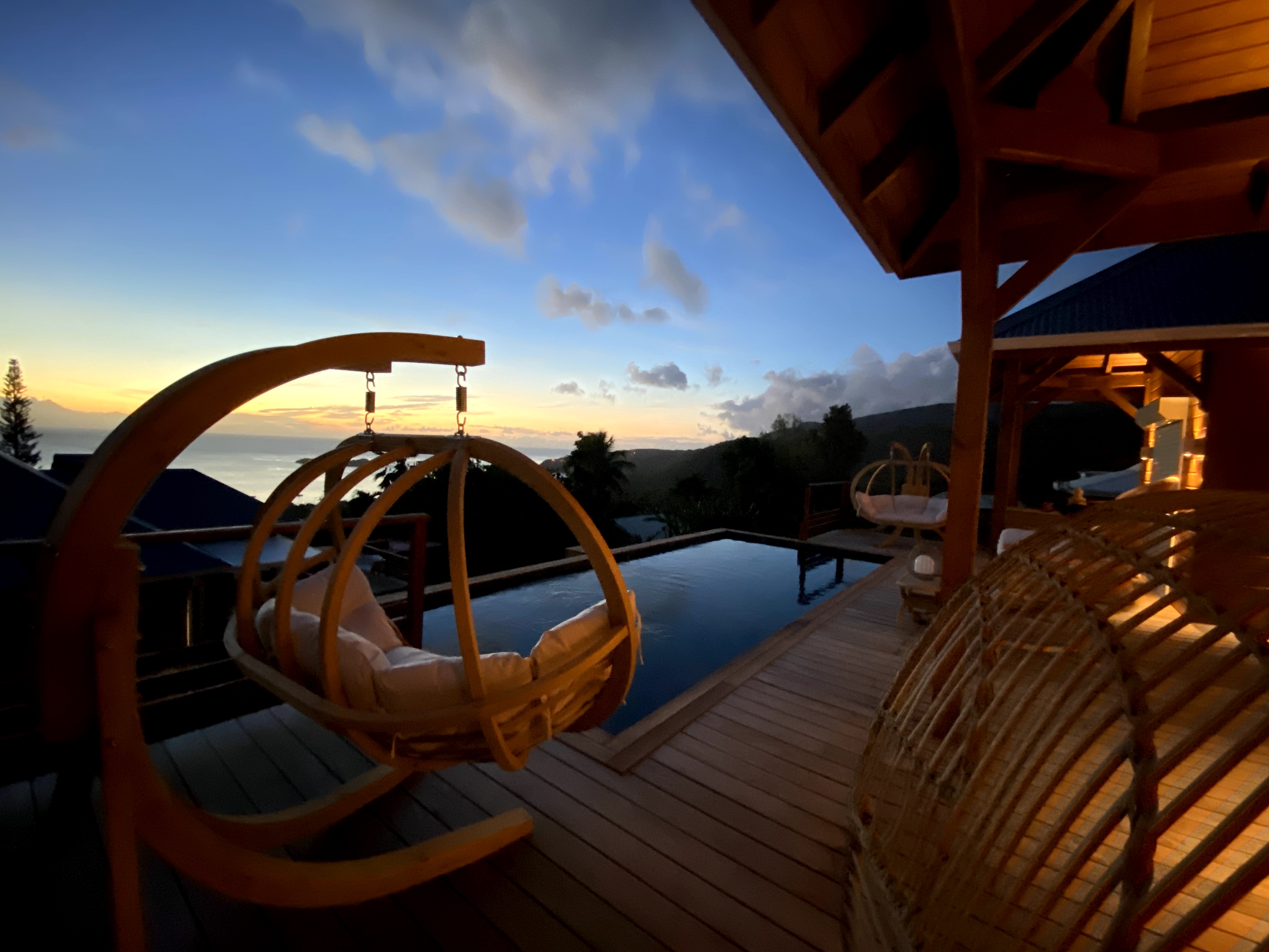 Luxurious villa facing Pigeon Island & its turtles