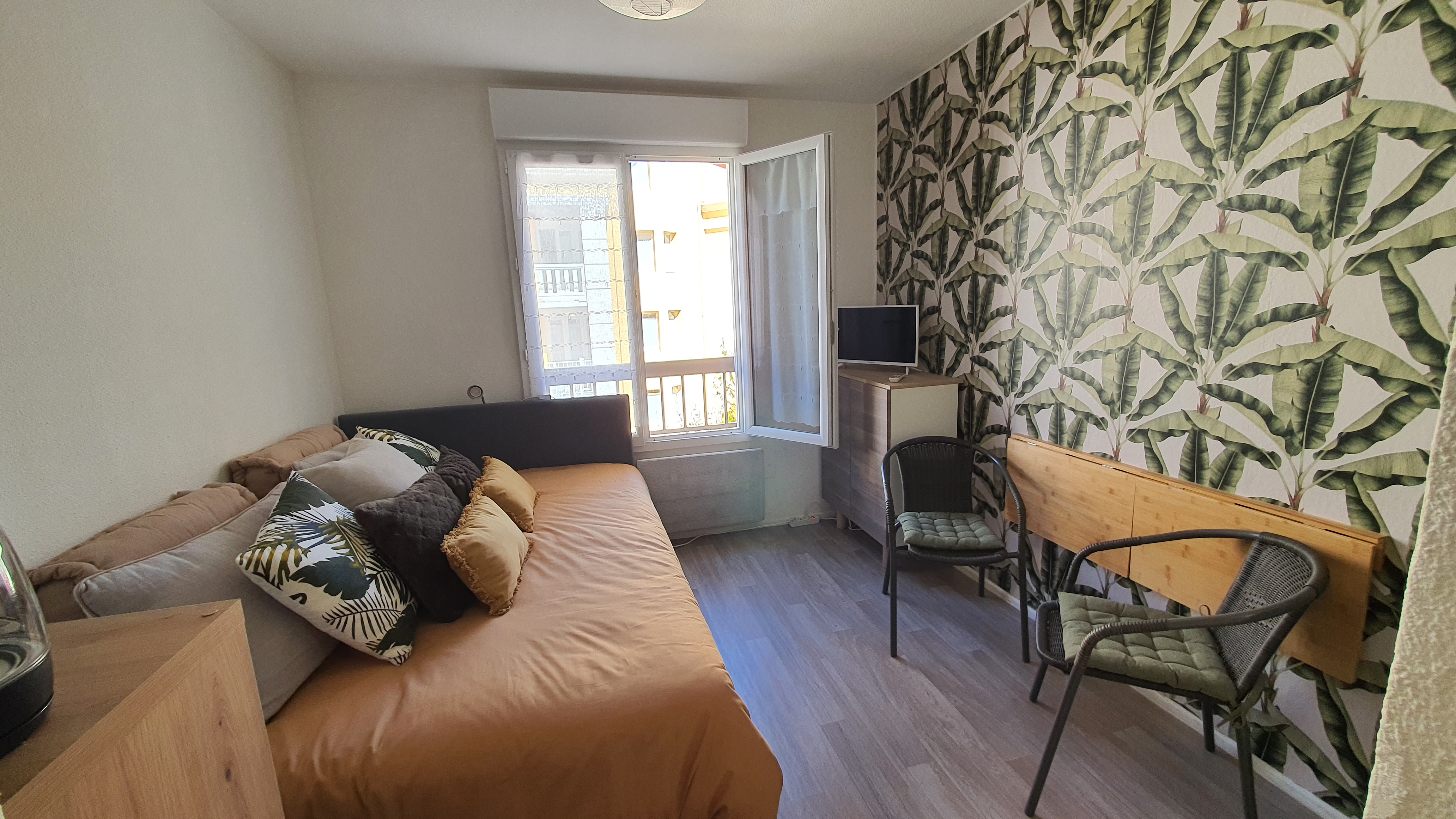 comfortable furnished studio