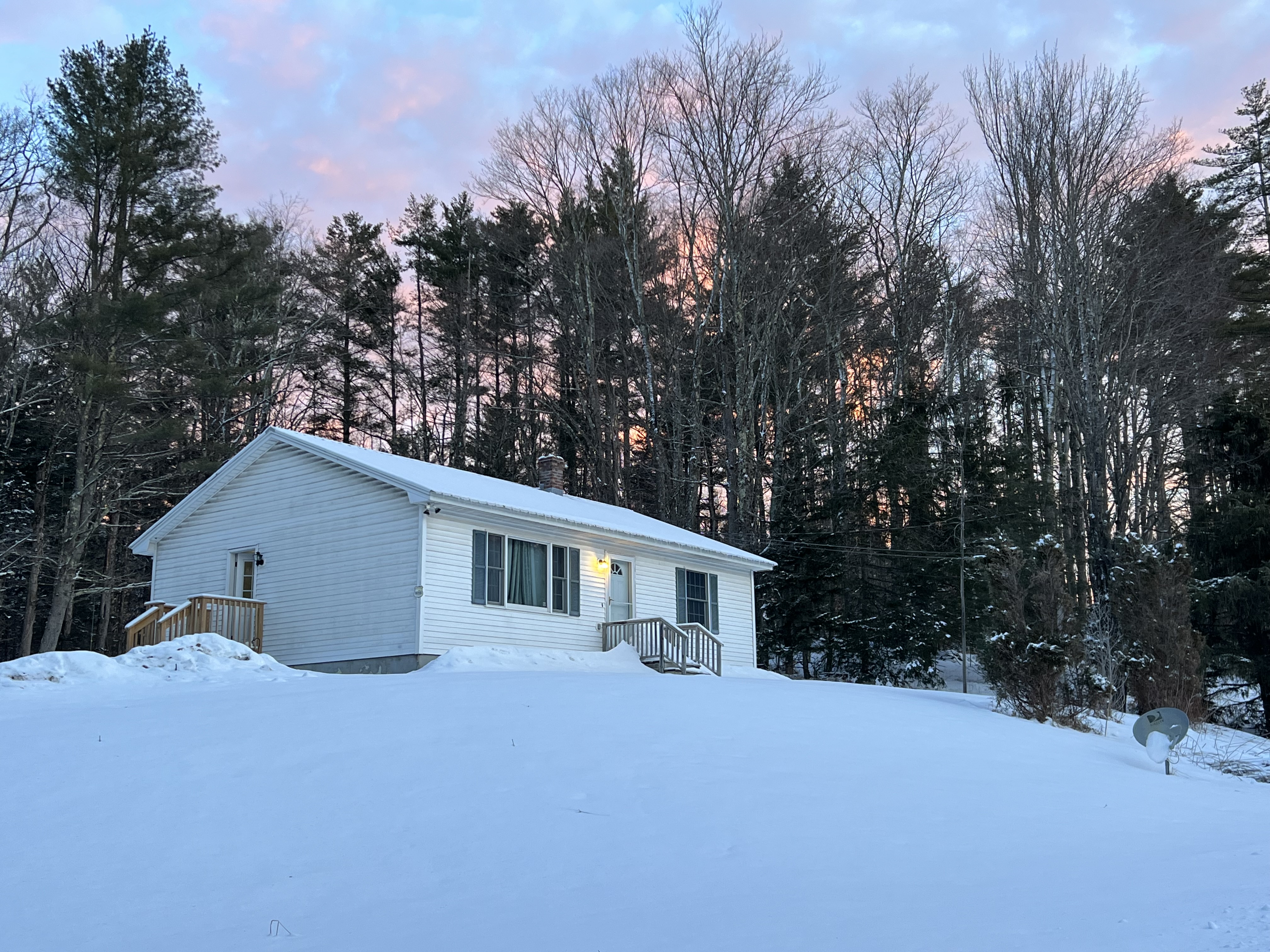 Cute & cozy 2 bedroom home.