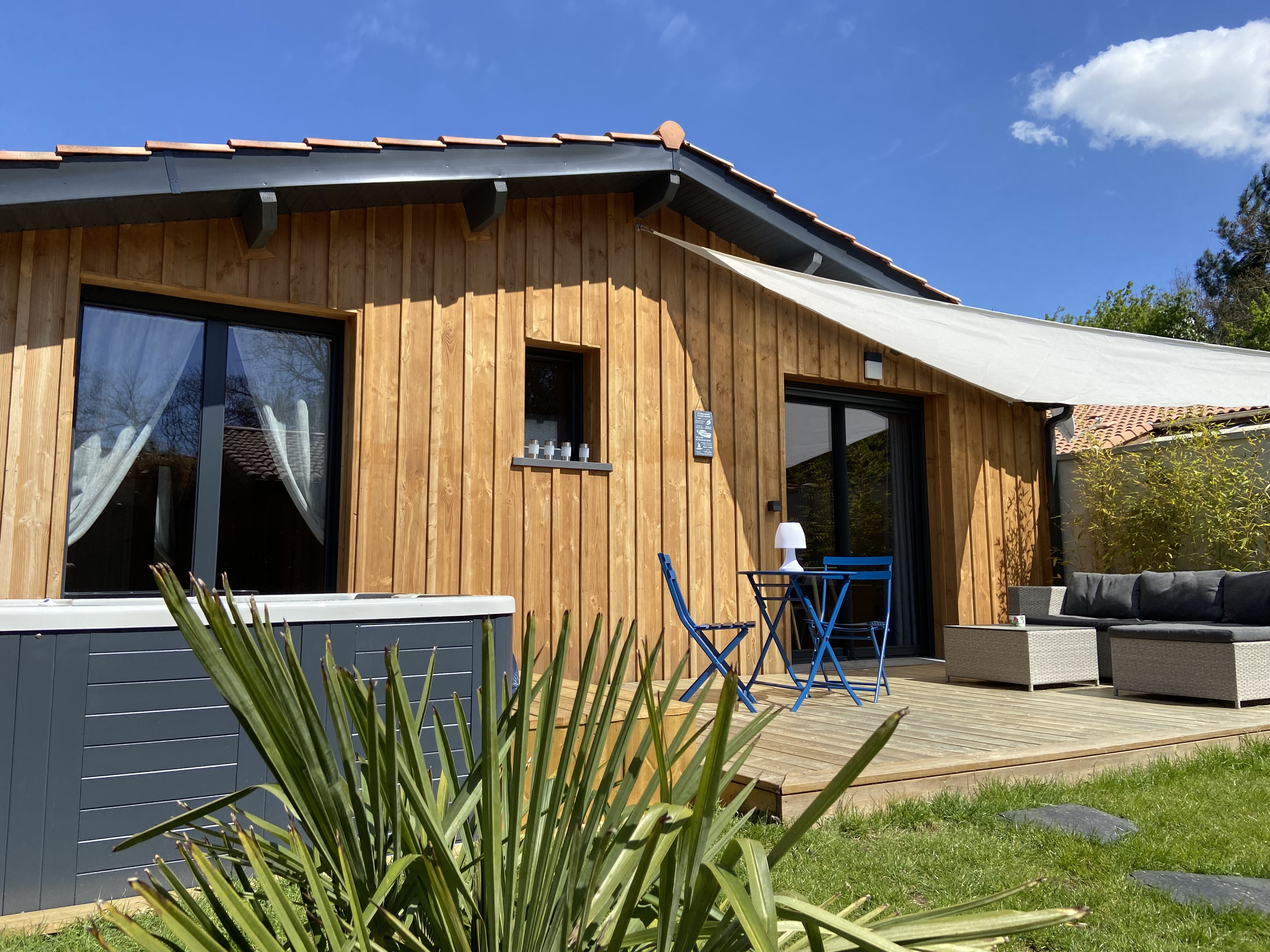 Independent chalet with private jacuzzi. Audenge