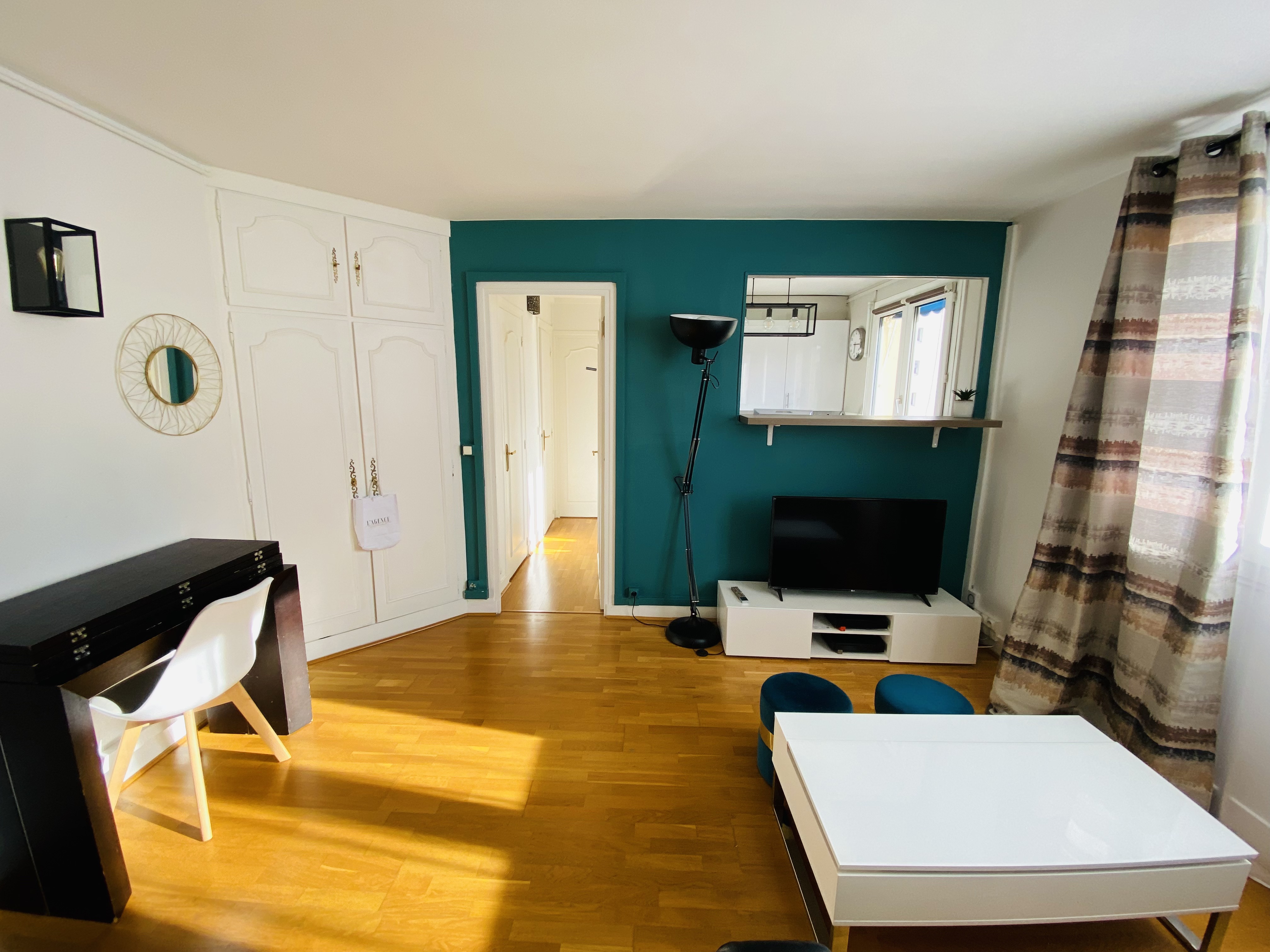 Apartment 2p Courbevoie overlooking La Défense