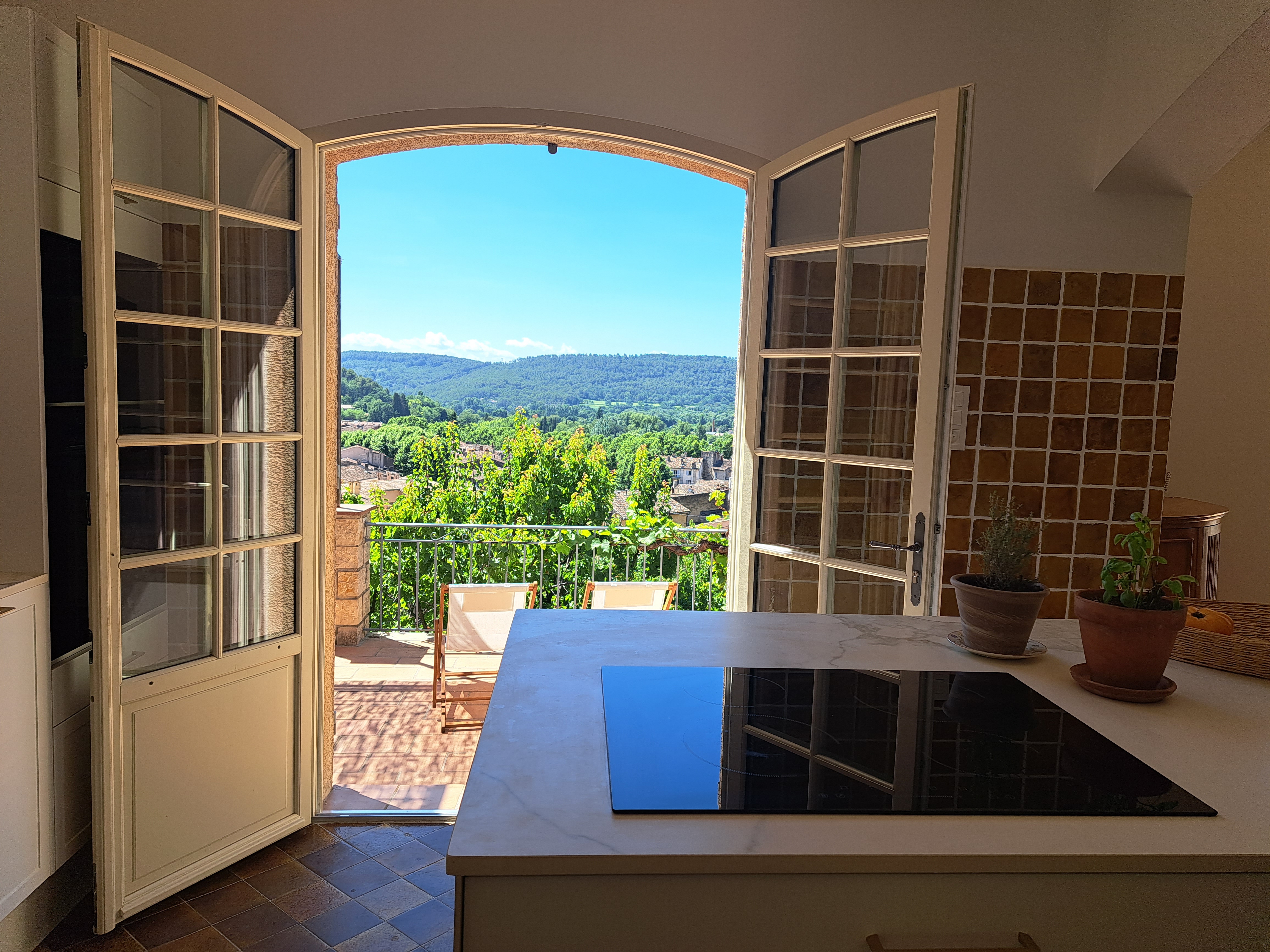 Provence Christmas - stunning views (+ EV charger)