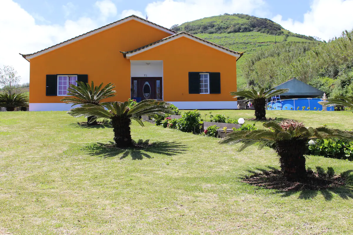 Sea view villa in quiet area