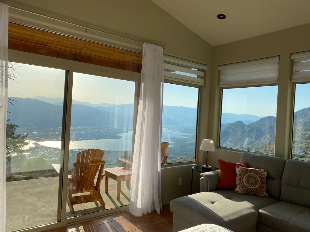 Cozy guesthouse with Osoyoos Lake view!