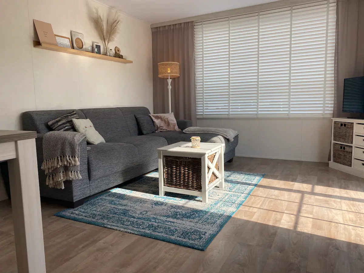 Attractive 4-person chalet by the sea on a beautiful park