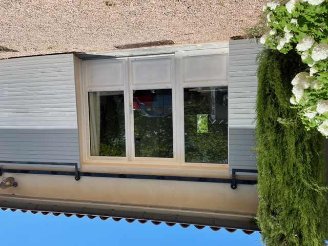 Bed and breakfast in outbuilding, green setting