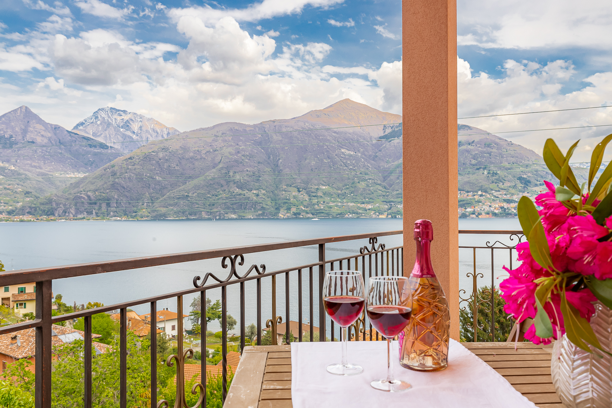 [lake retreat] view, parking