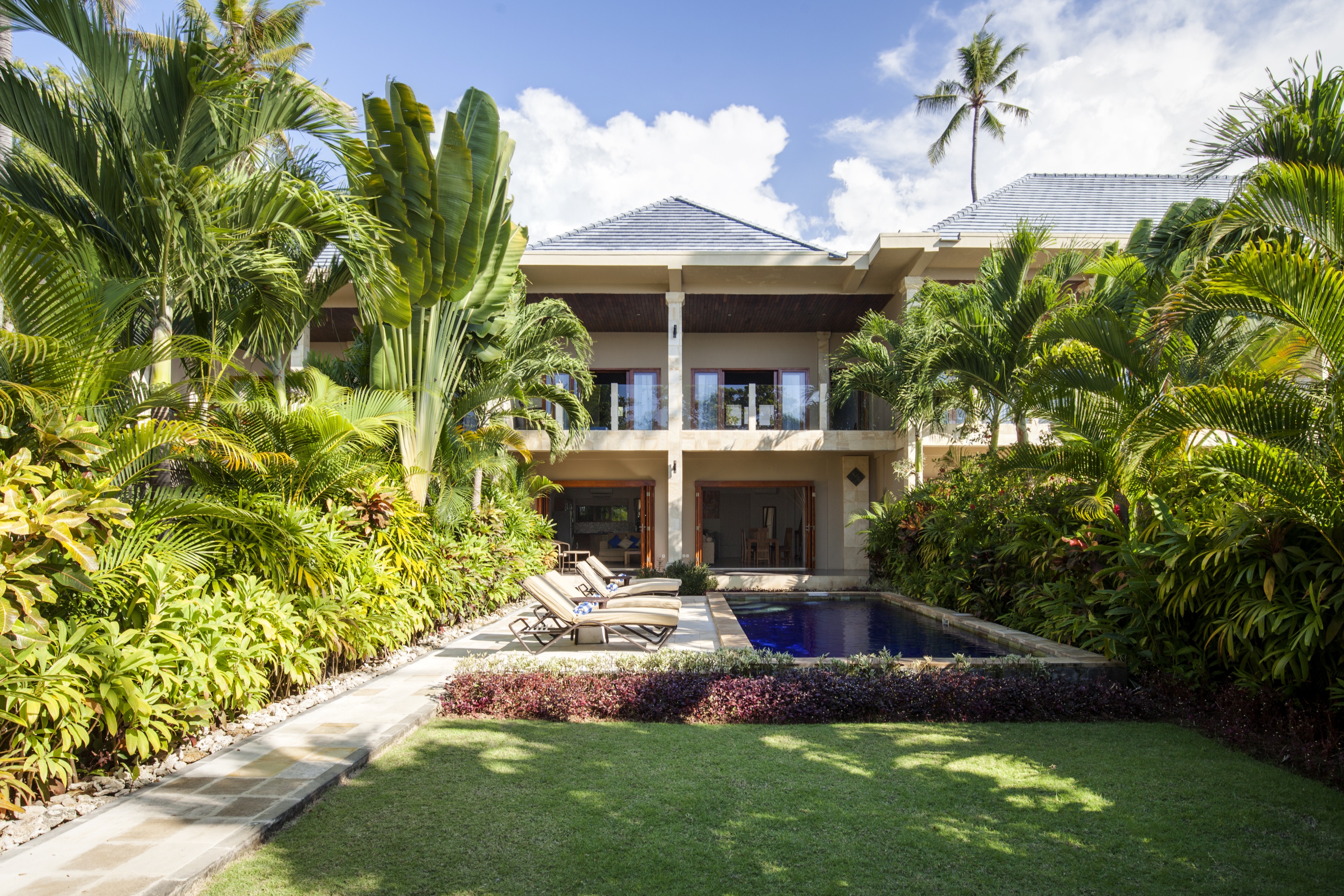 Lovina Beachfront 2 Bedroom Luxury Pool Villa