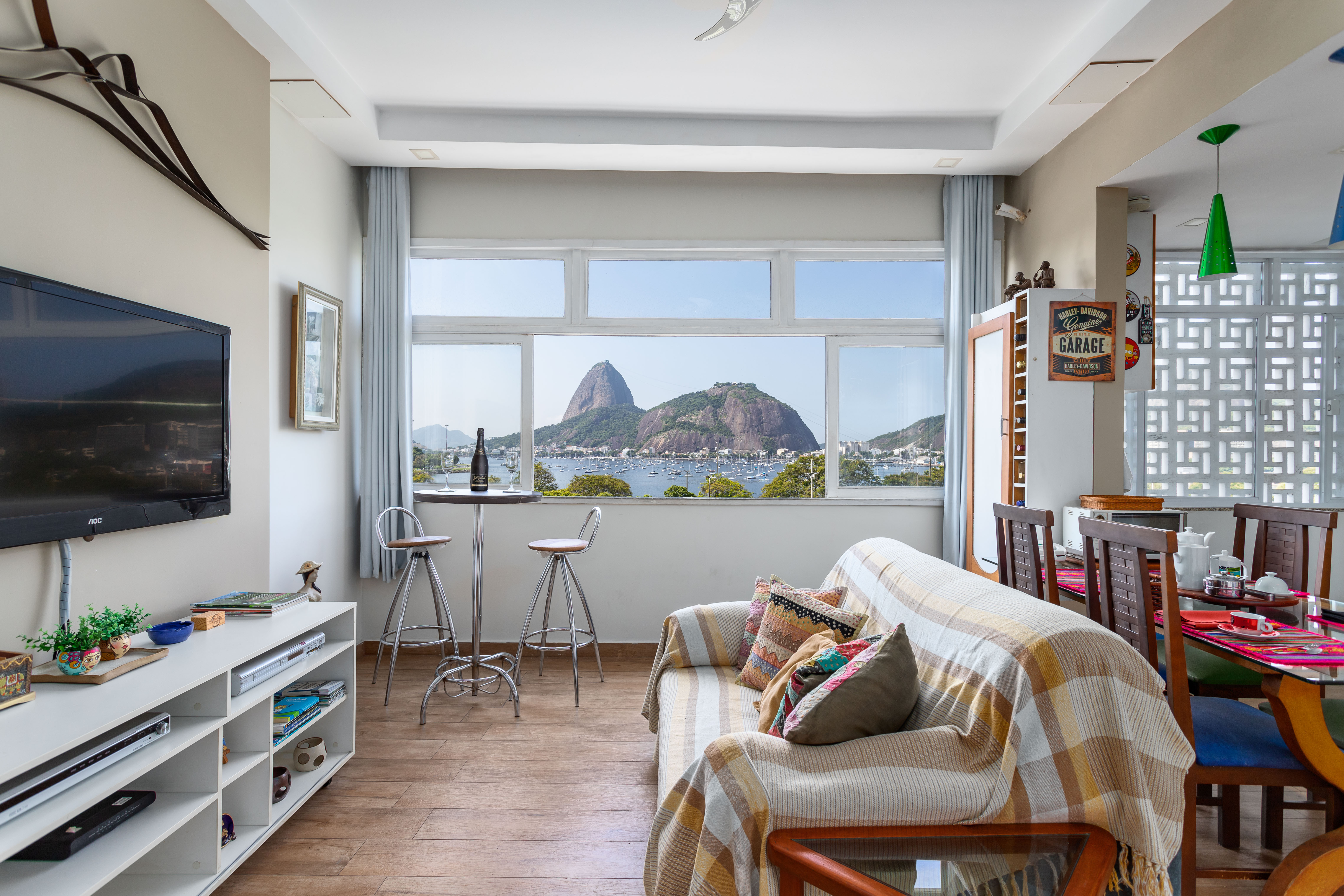 CHARMOSO APARTAMENTO NA PRAIA DE BOTAFOGO