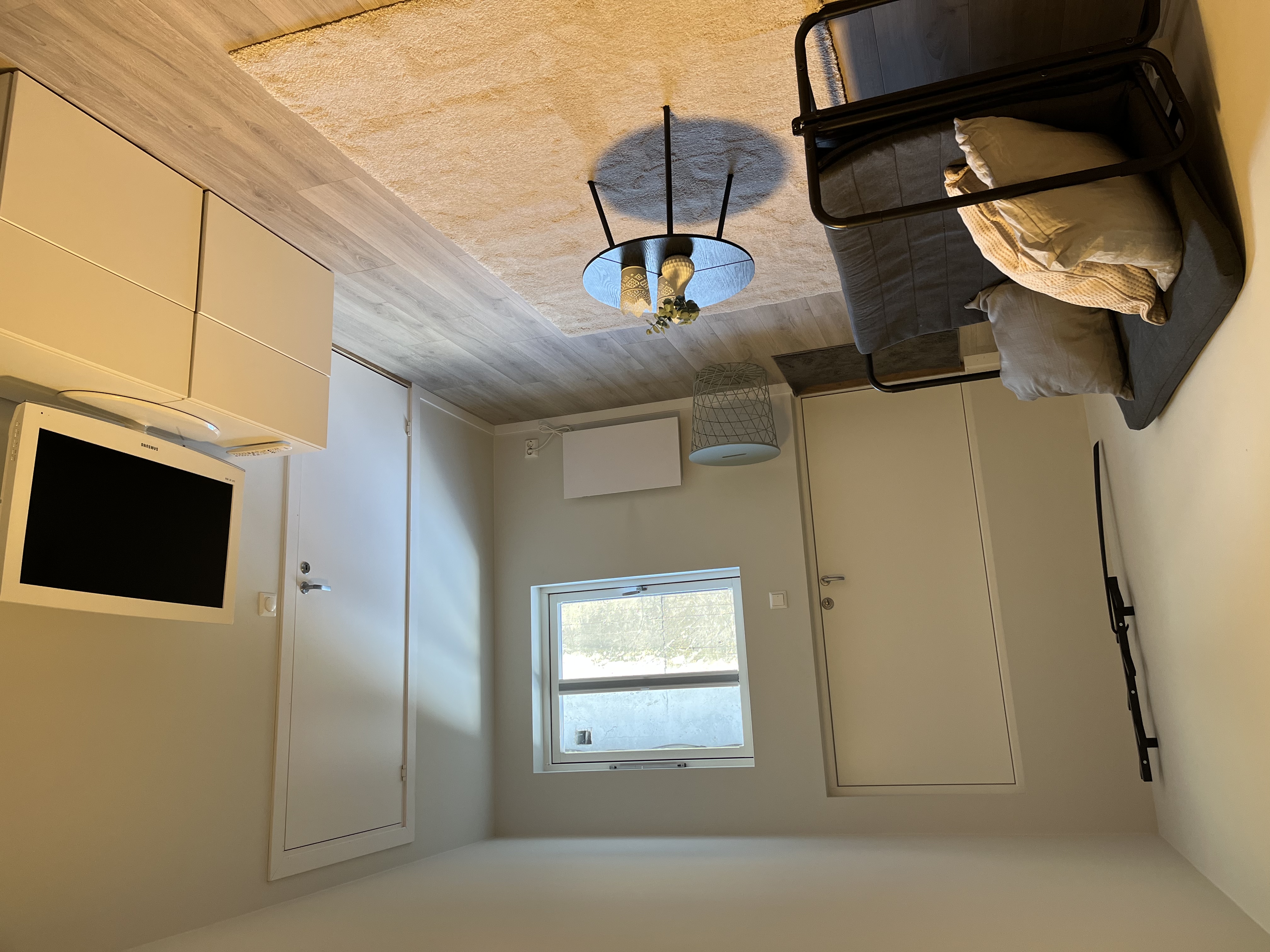 New & cozy apt. Close to the beach & city center.