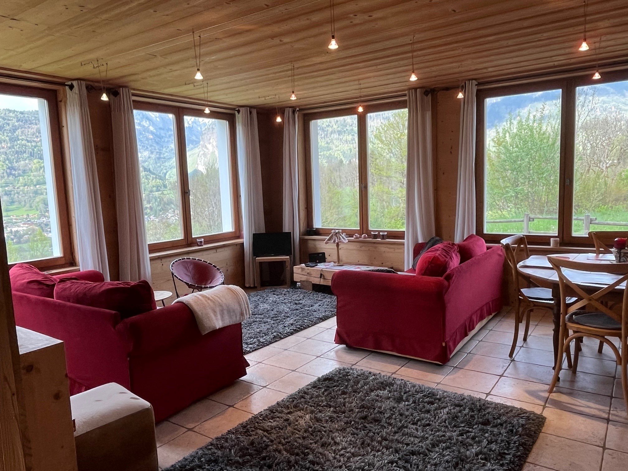 Apartment with stunning views above Samoëns