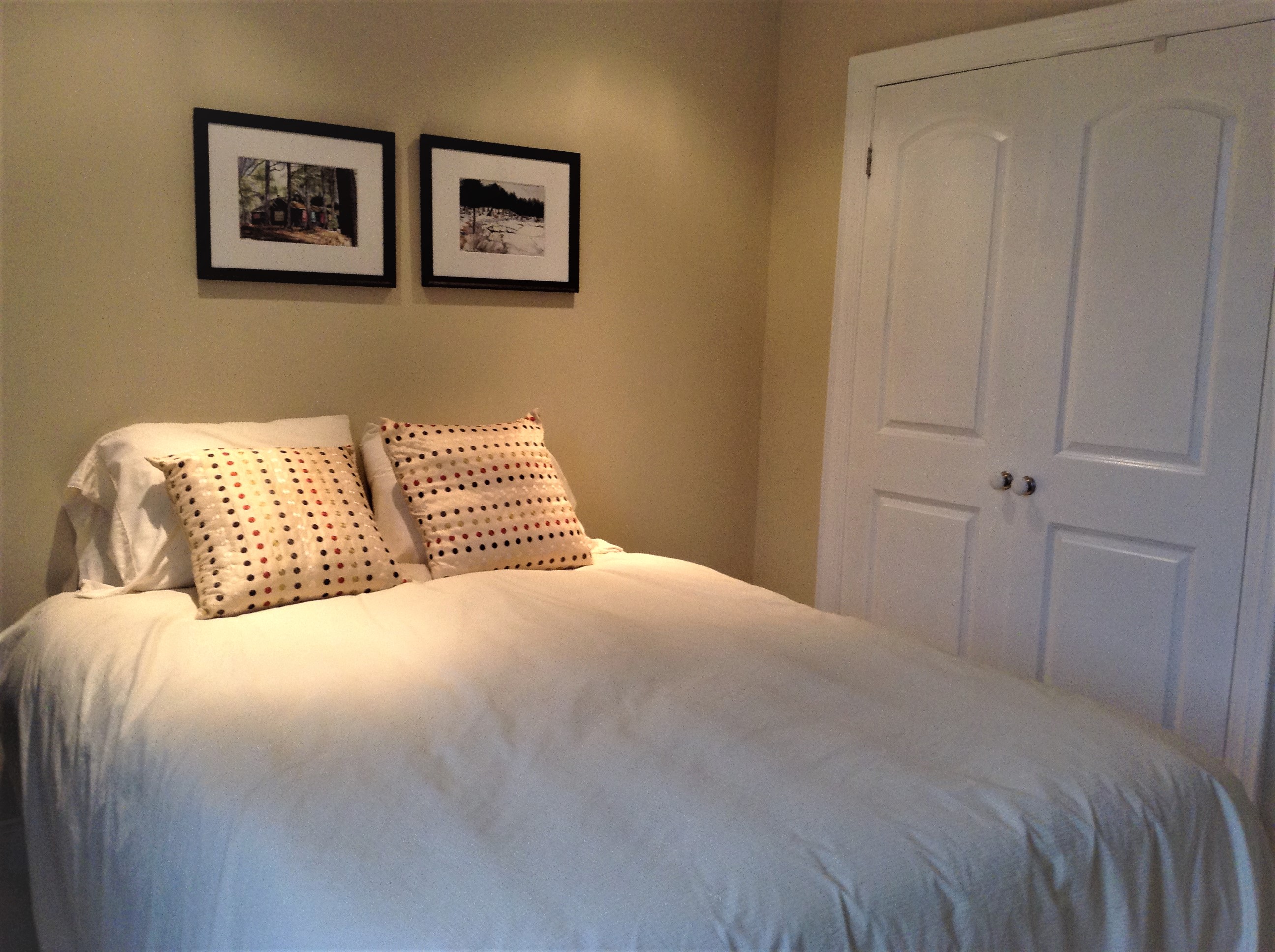 Midtown location near Danforth/Broadview