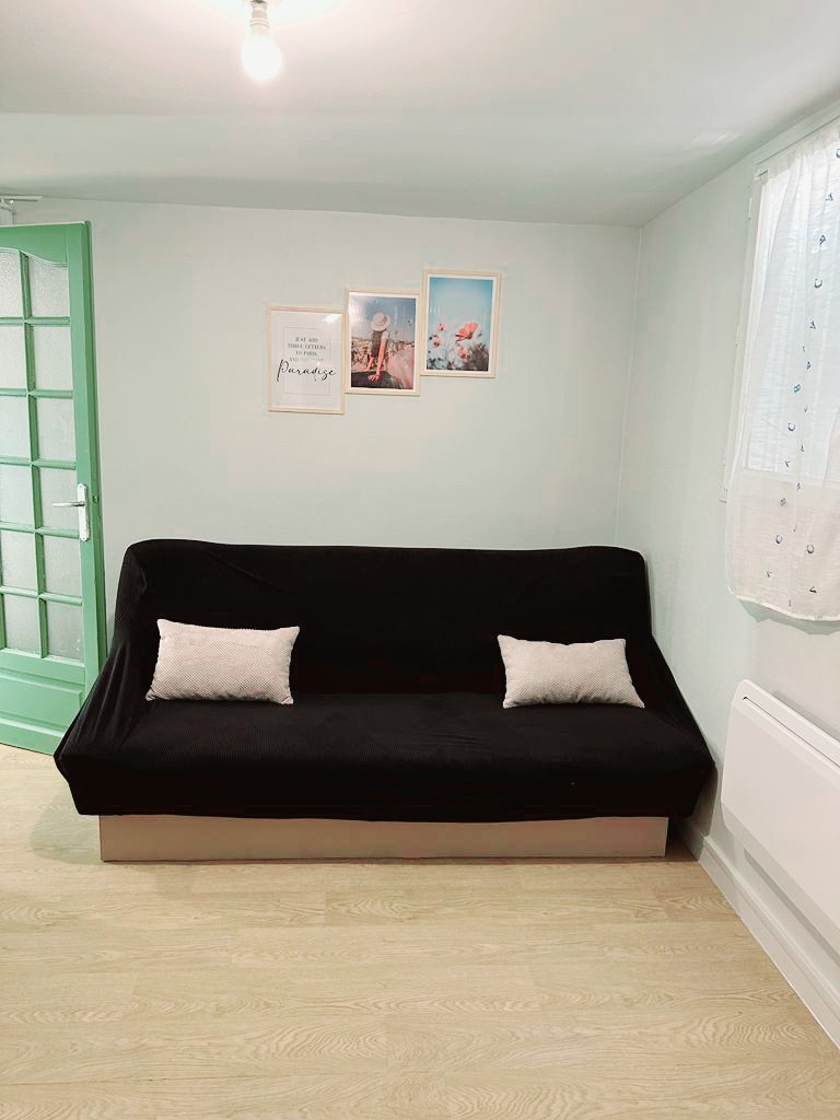Large apartment outskirts of Paris and N1