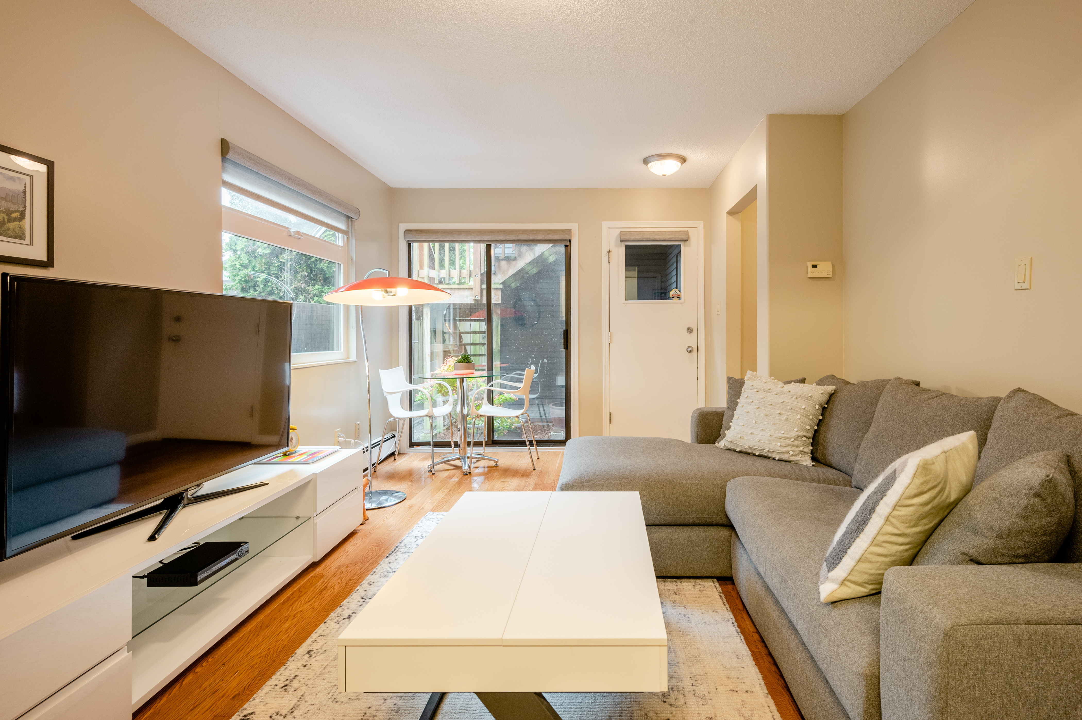 Dunbar near UBC: Clean, comfortable + quiet