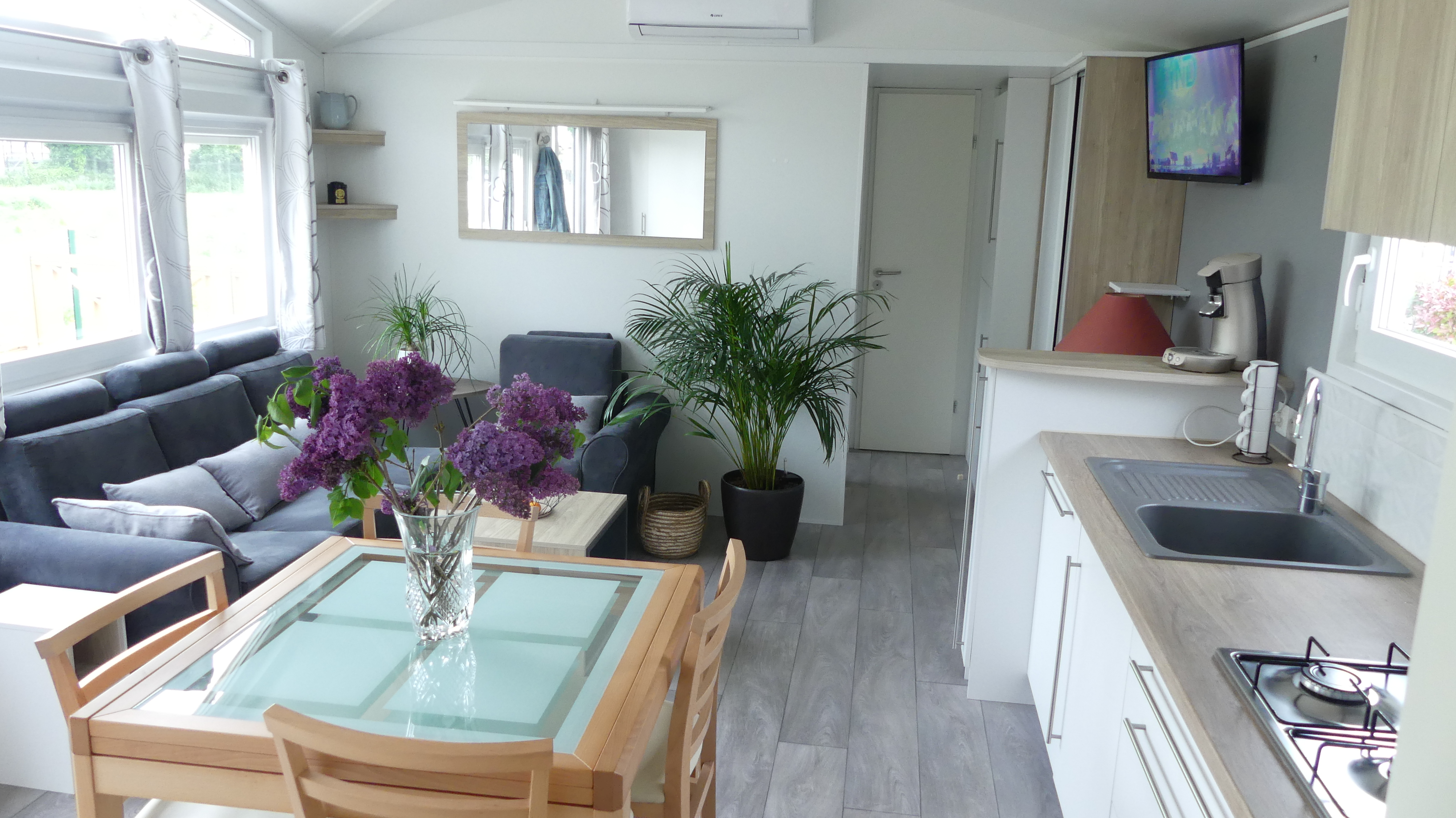 MOBILE HOME 