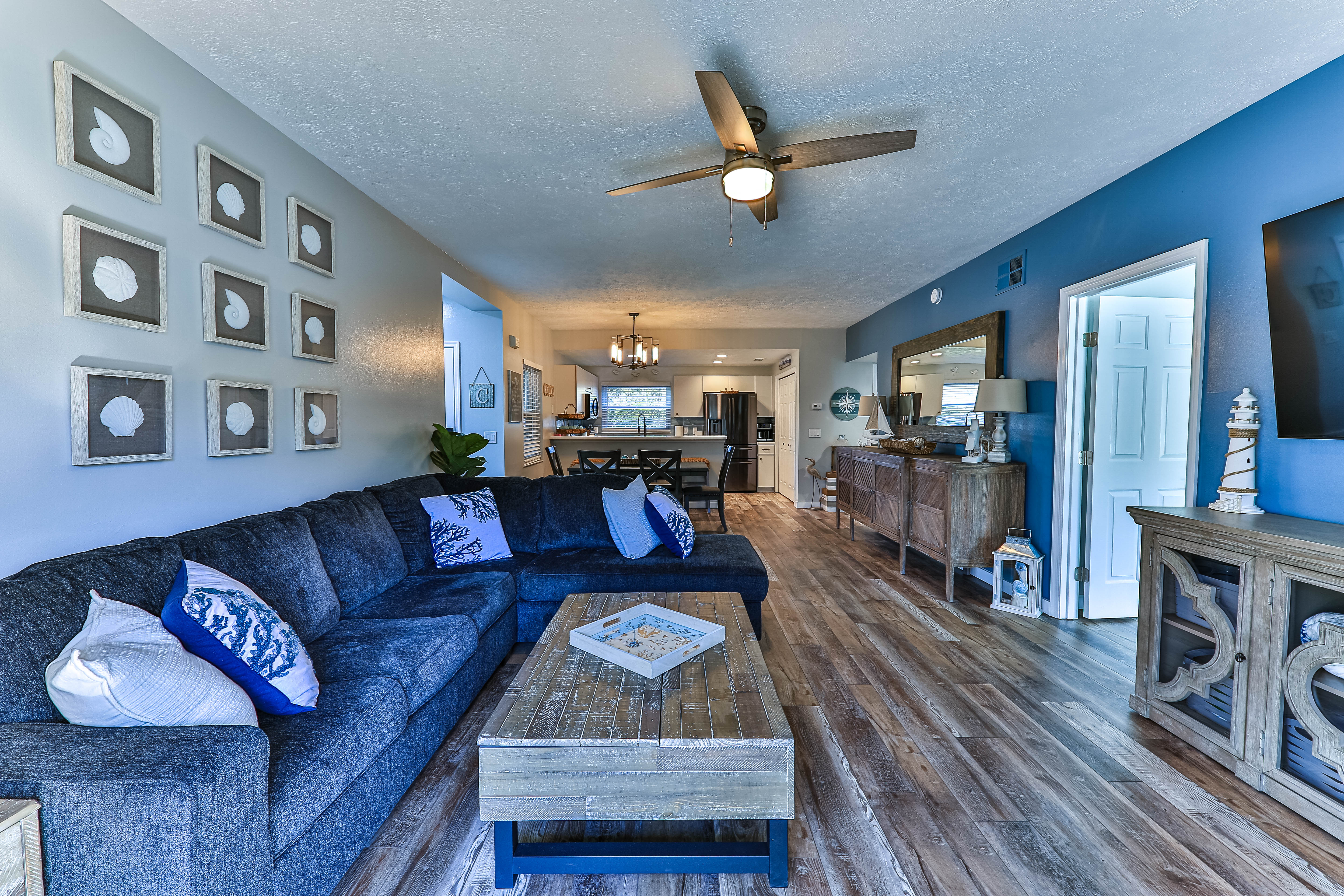 Waterfront Luxury Sleeps 6