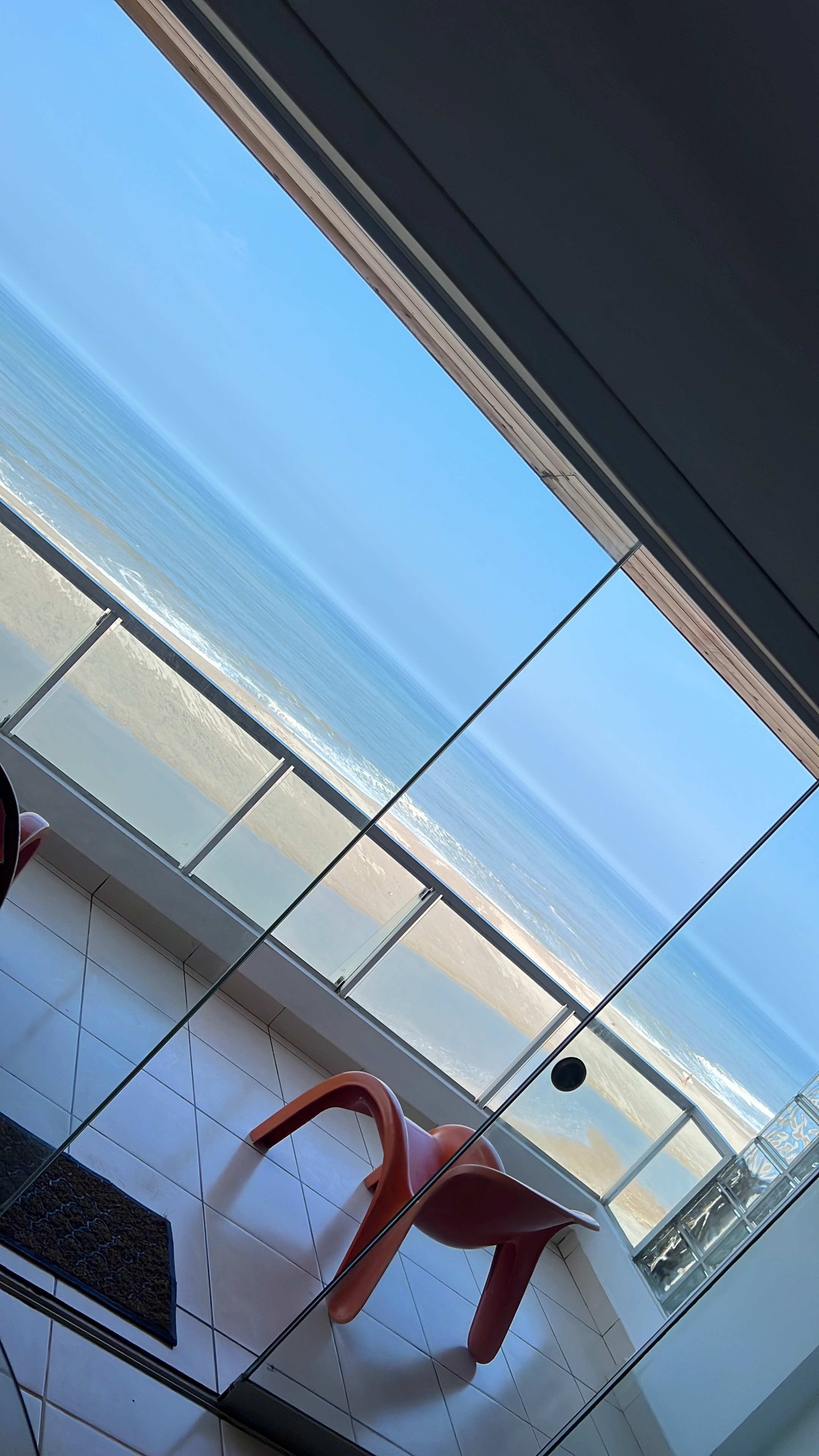Apartment overlooking the sea