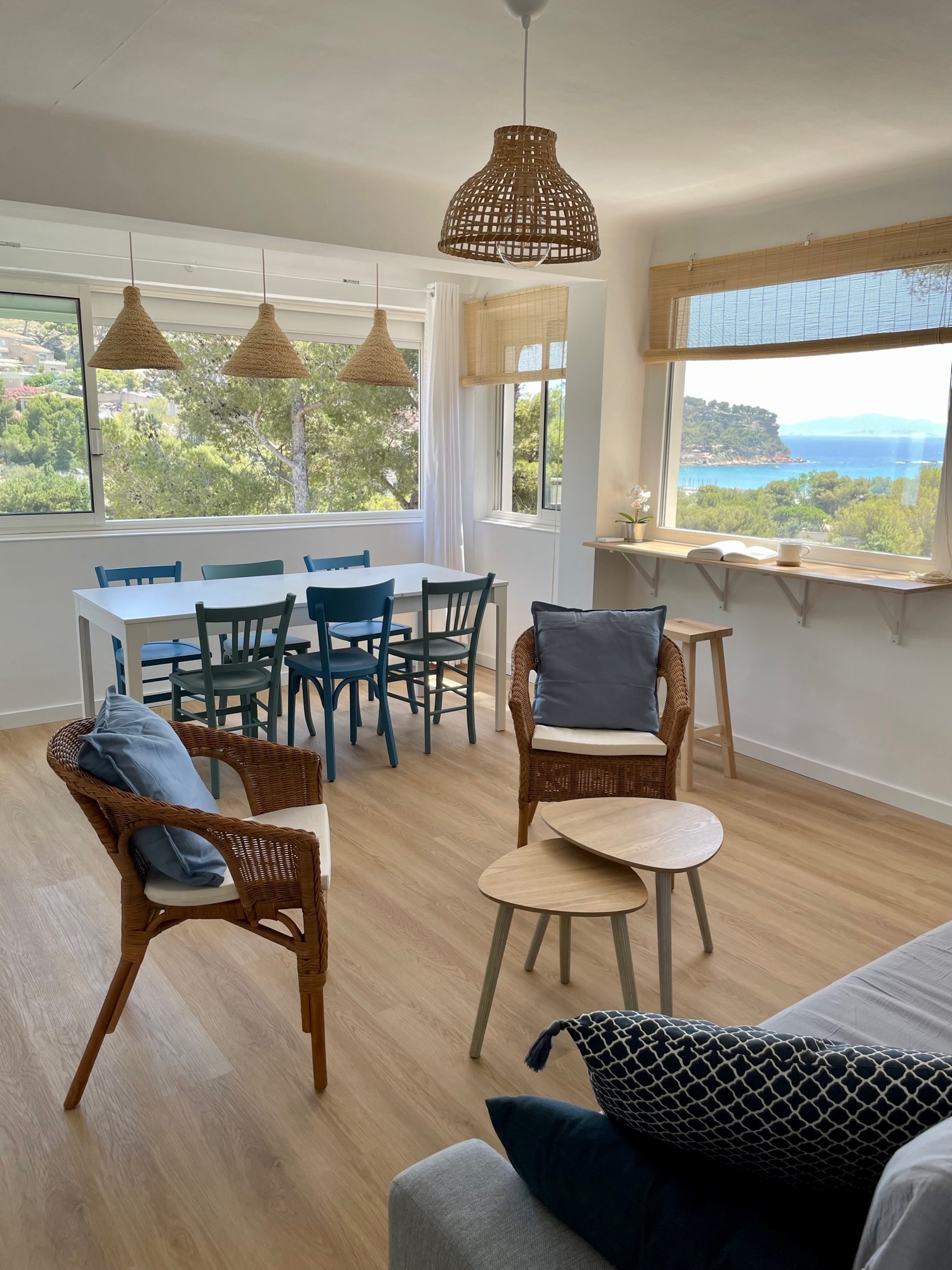 Les Amandiers - house with sea views
