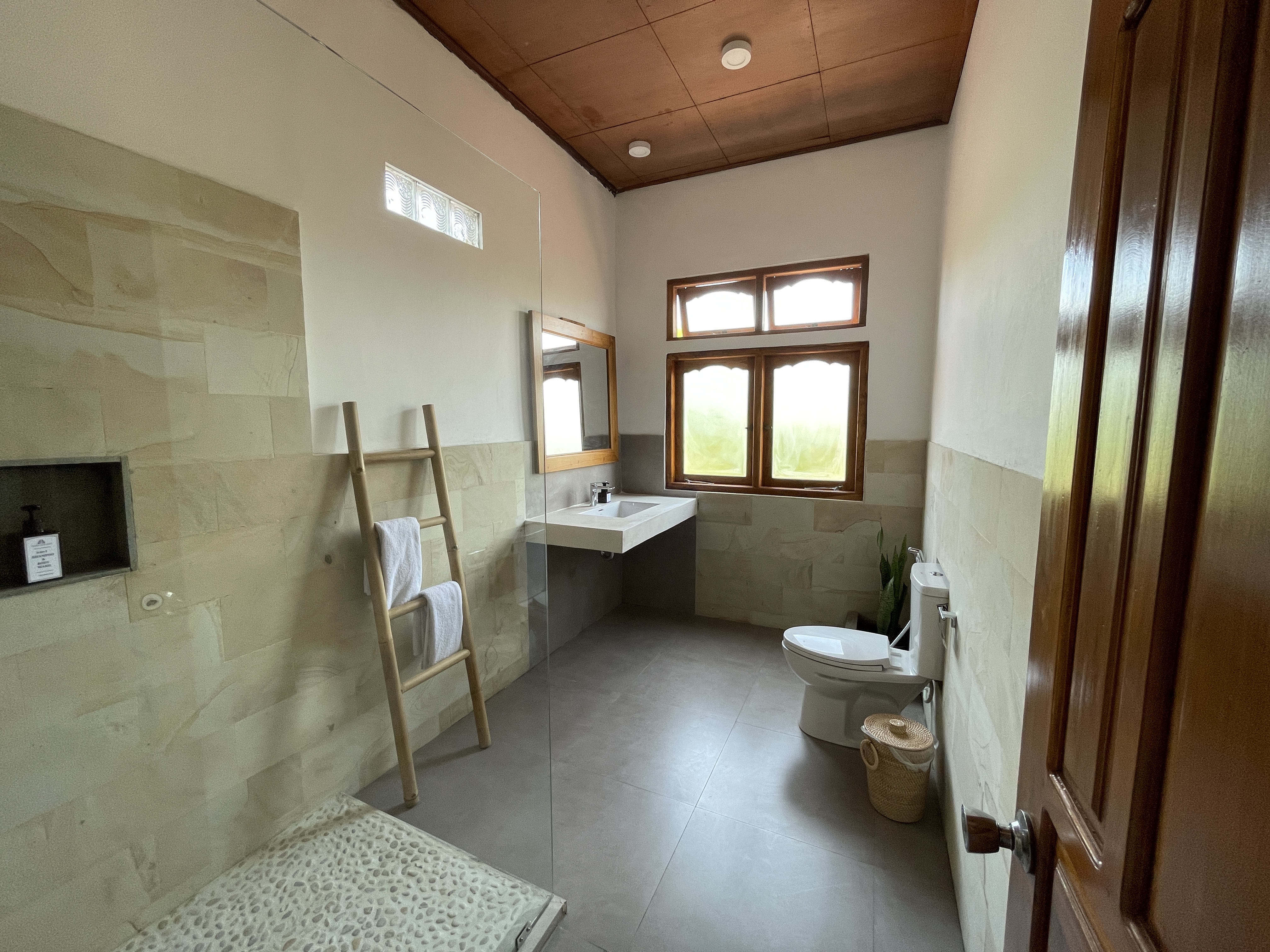 Kubu Elsa Bali: Panorama Views near Dolphin Beach