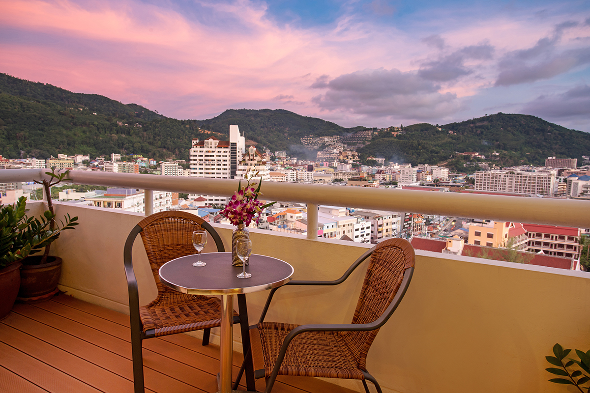 Renovated Beachfront Condo  2 bedrooms