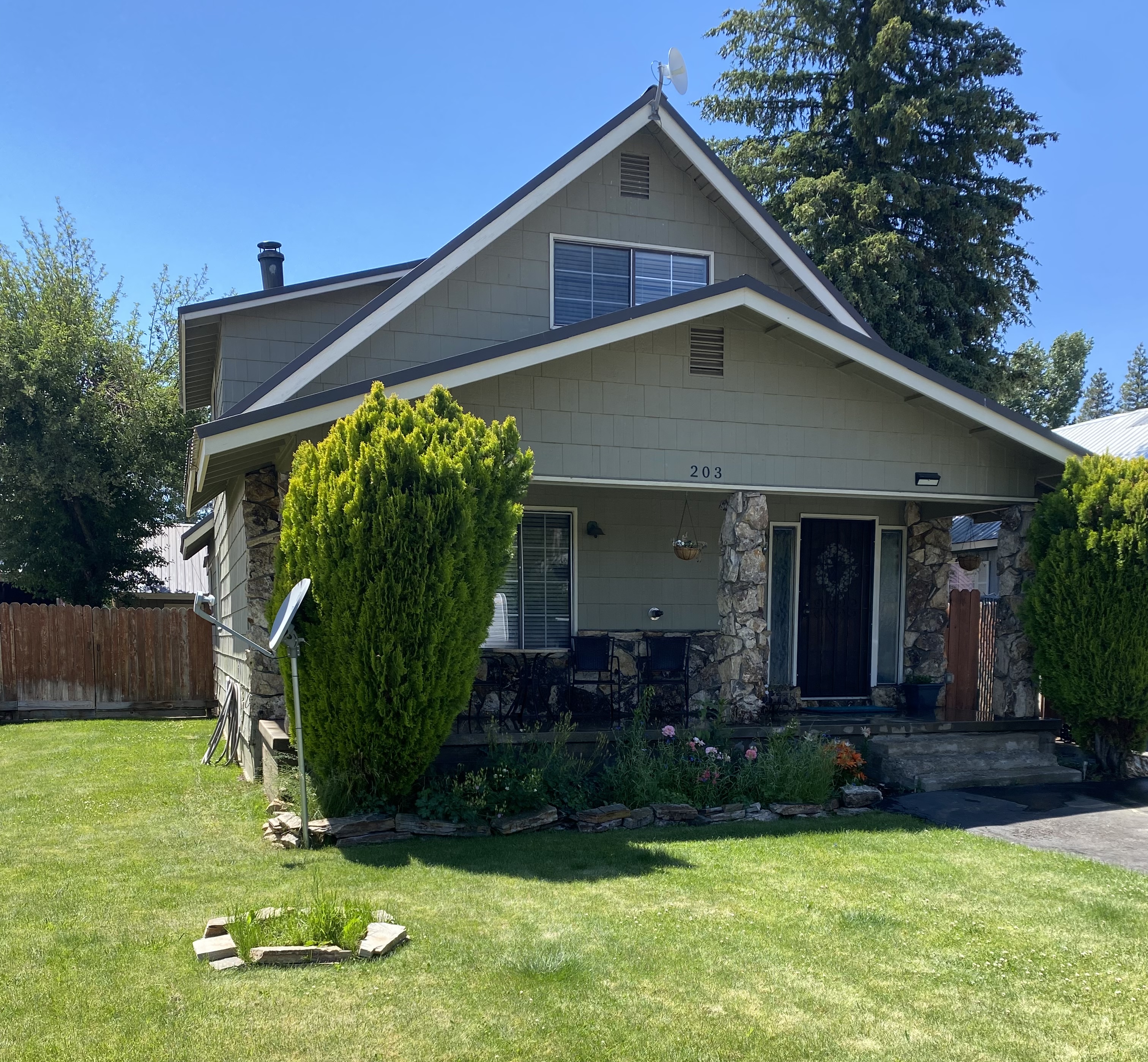 2 bedroom 2 bath House - minutes to Lake Almanor