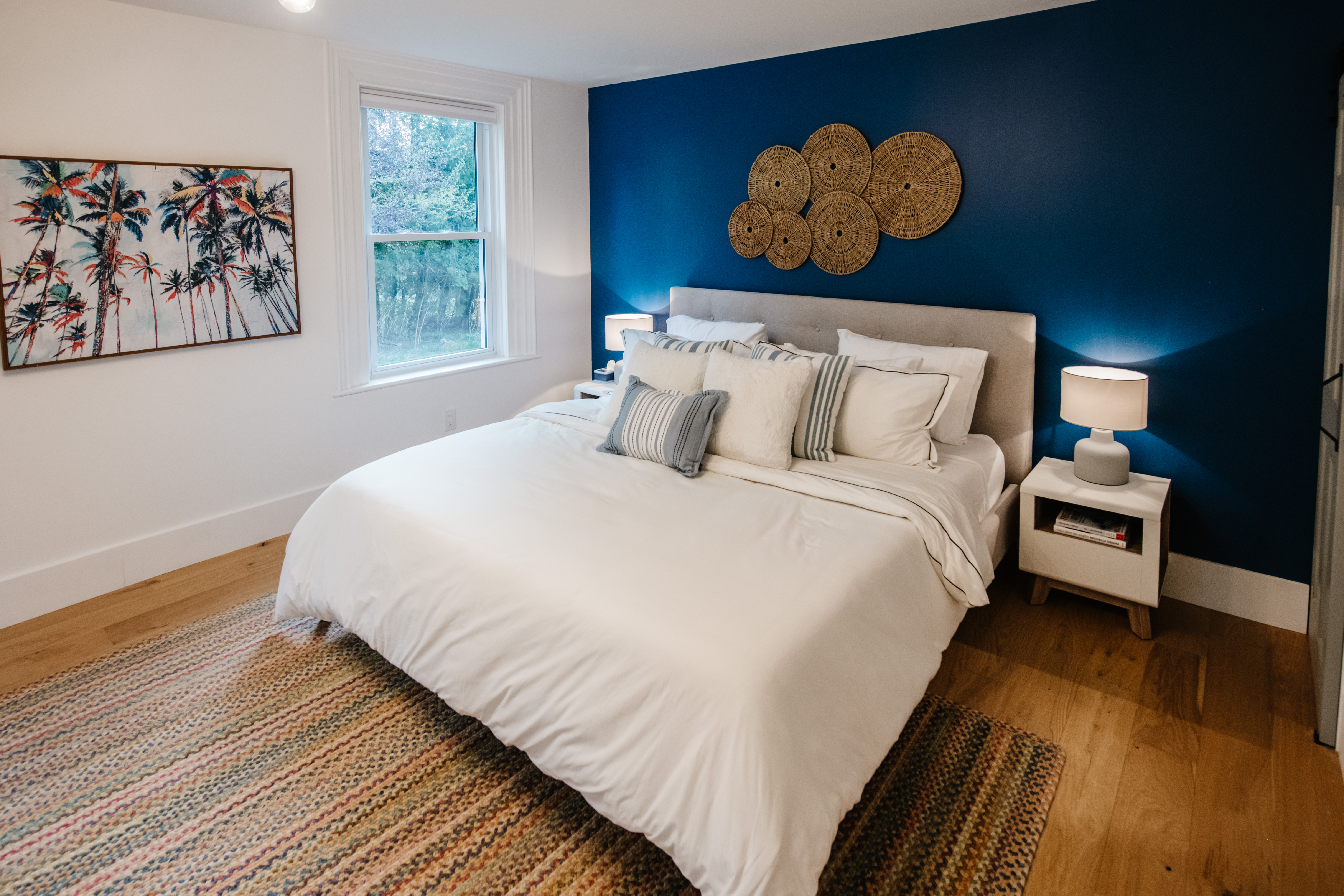 Steps to Golf, Trails, Downtown | Cozy Blue House