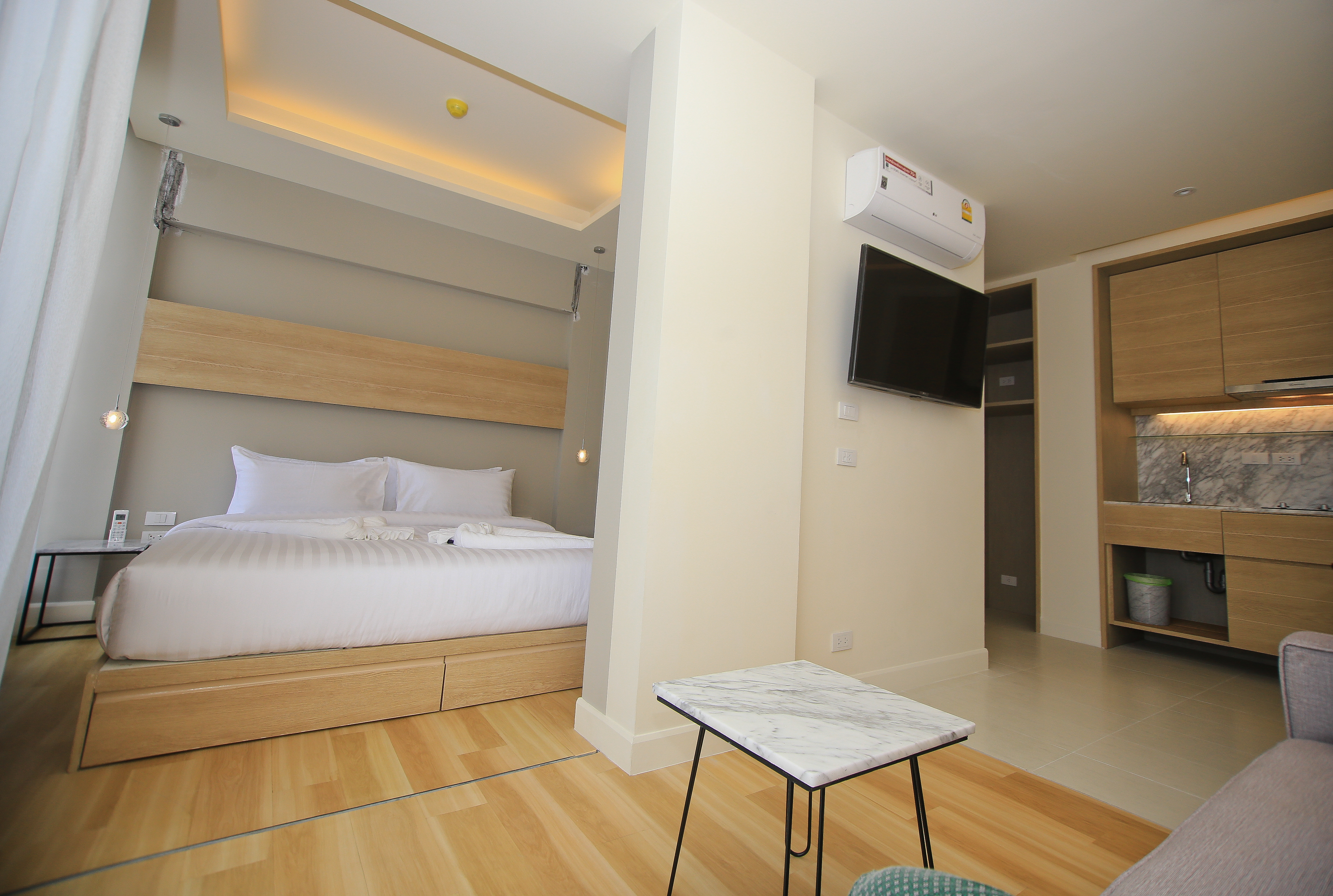 1BR forest mountain view condominium.