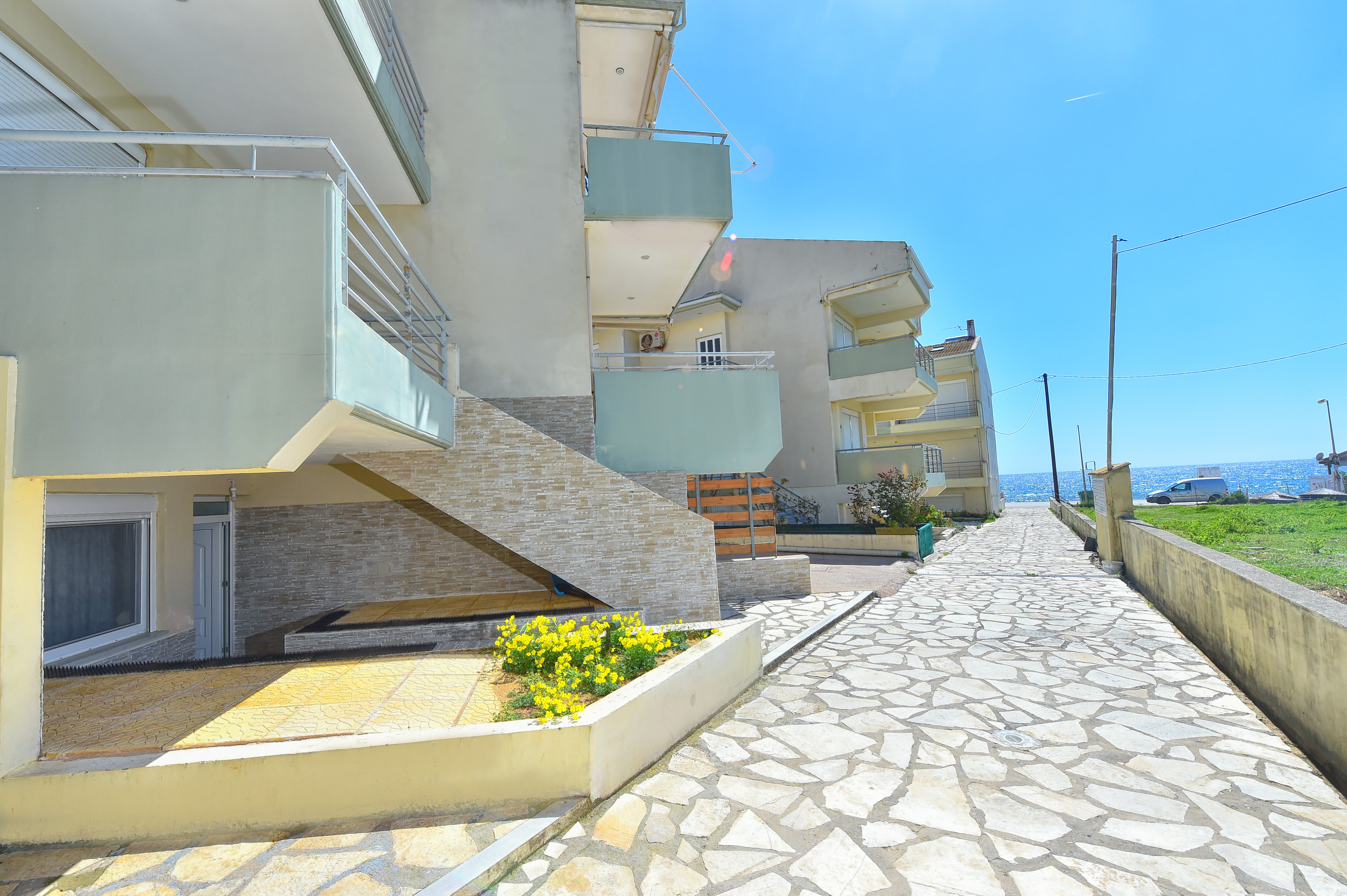 Cozy apartment next to the sea