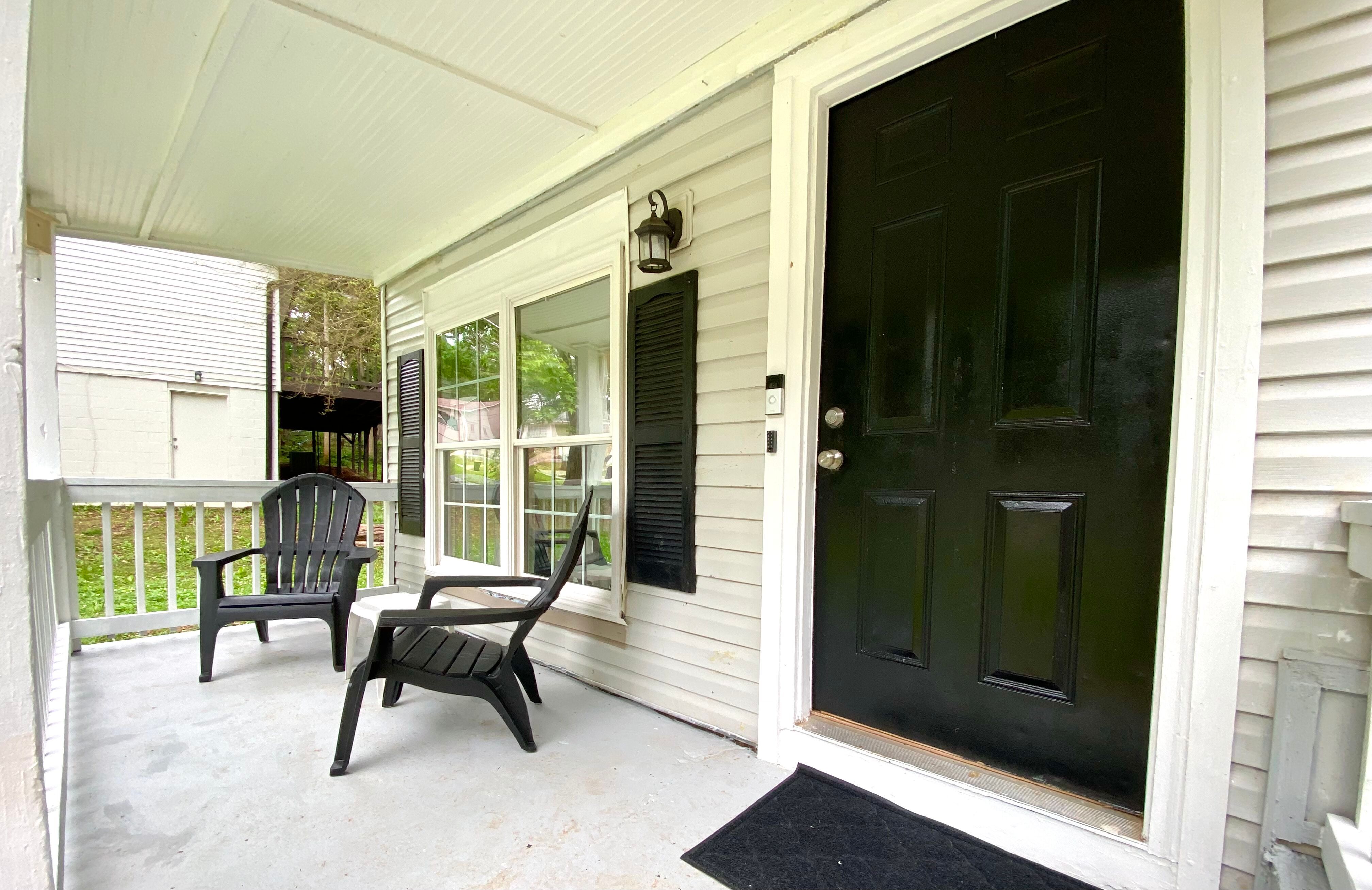 Charming 3/2 Cottage w/Office Studio Space & Woods