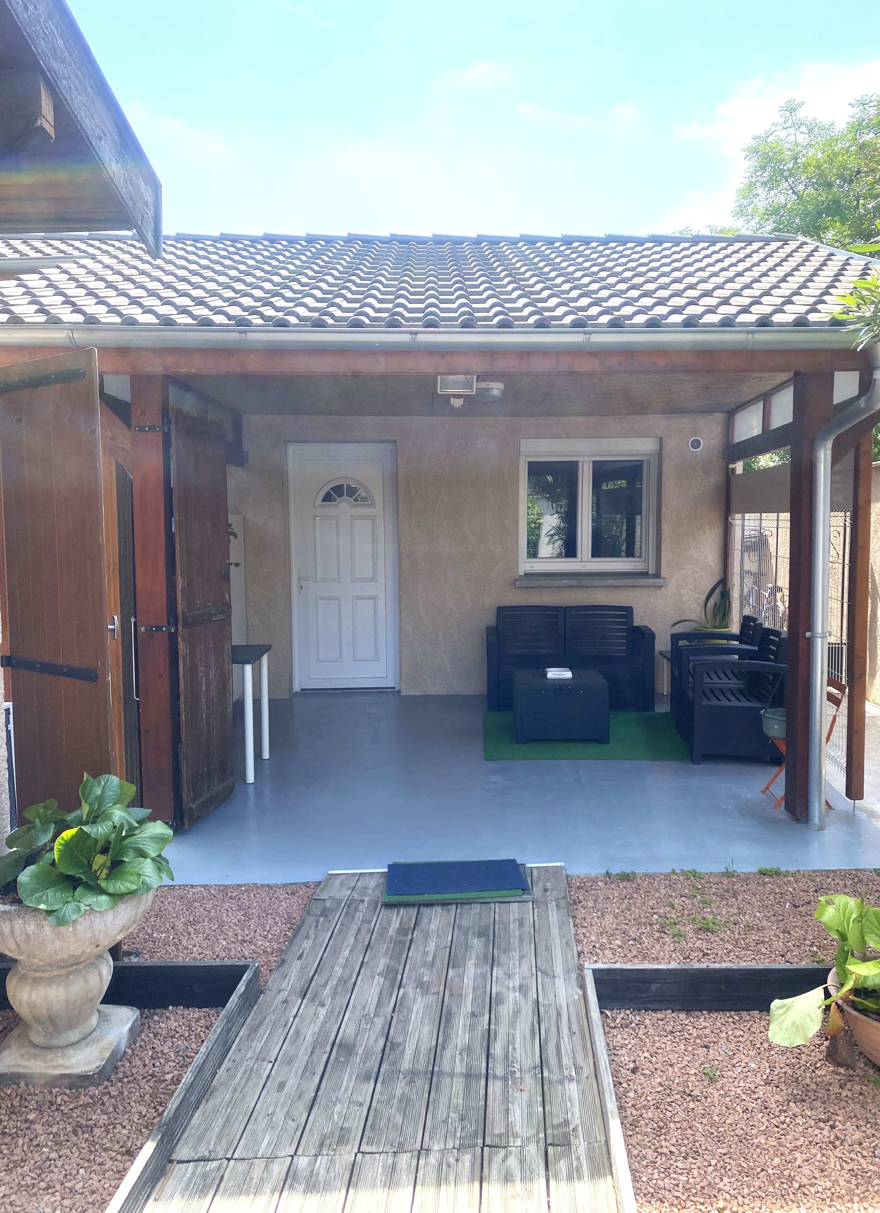 entire place close to Lyon