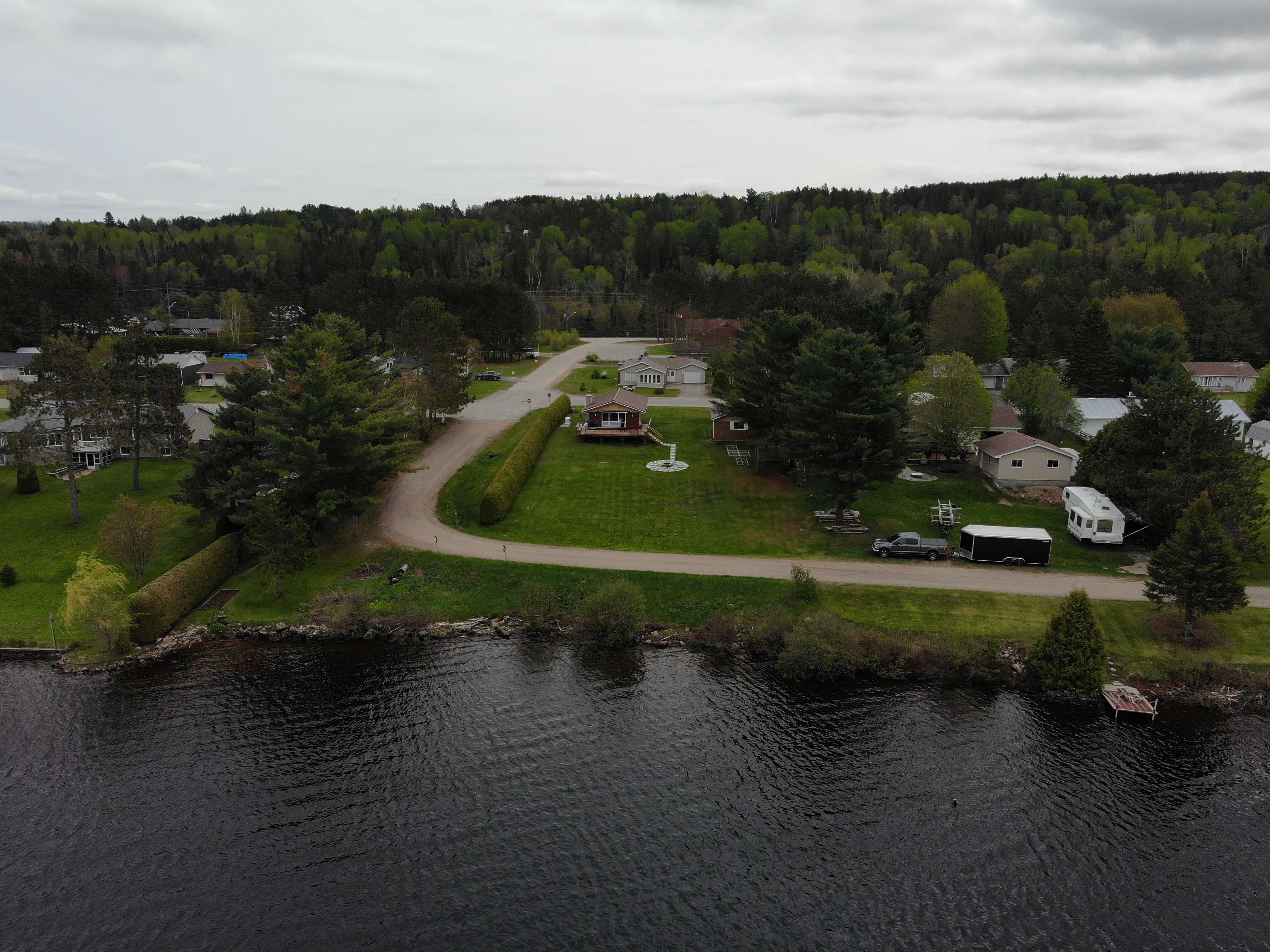 Lakefront Cottage bordering Algonquin Park