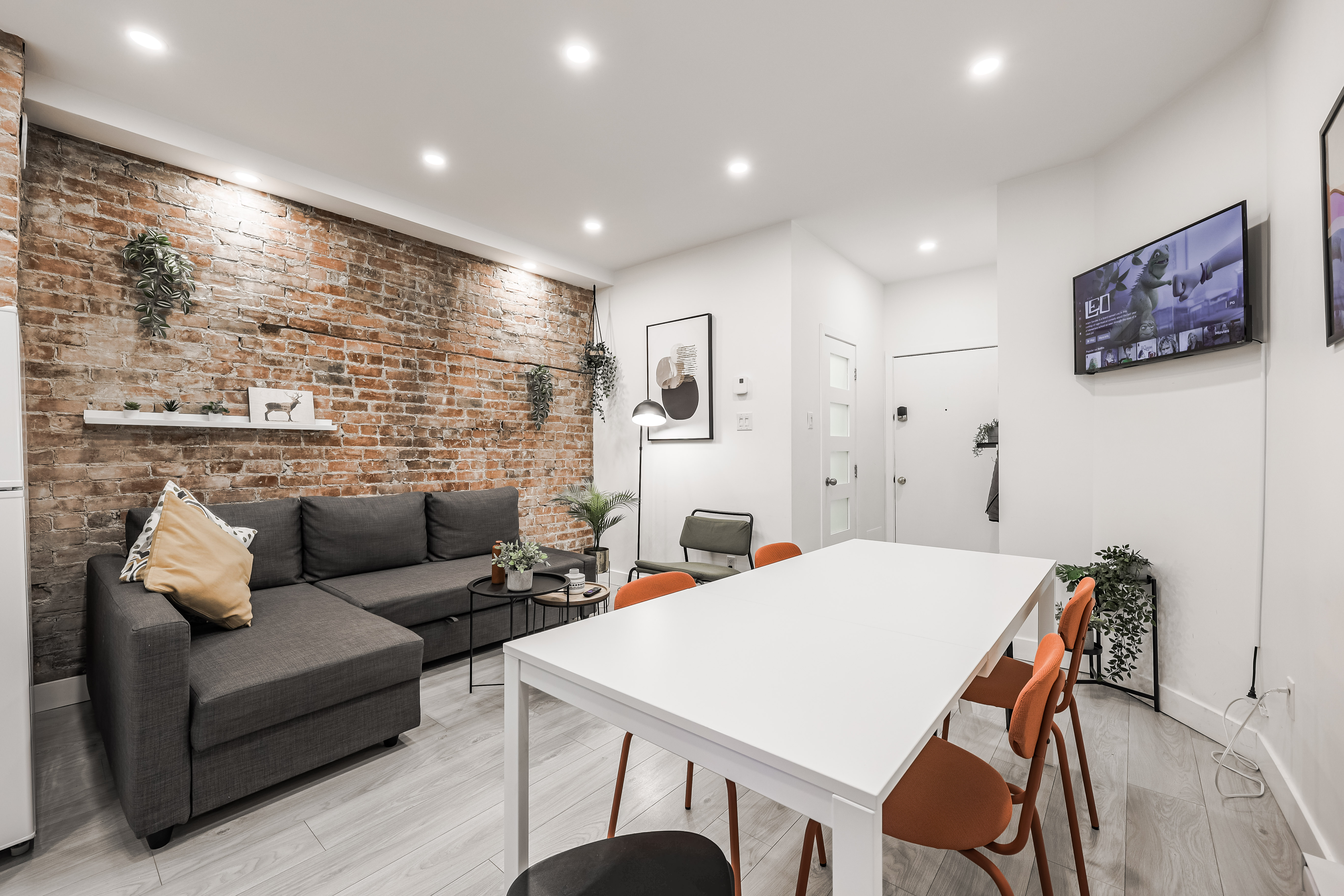 Nest Apartment with Terrace in Heart of Plateau