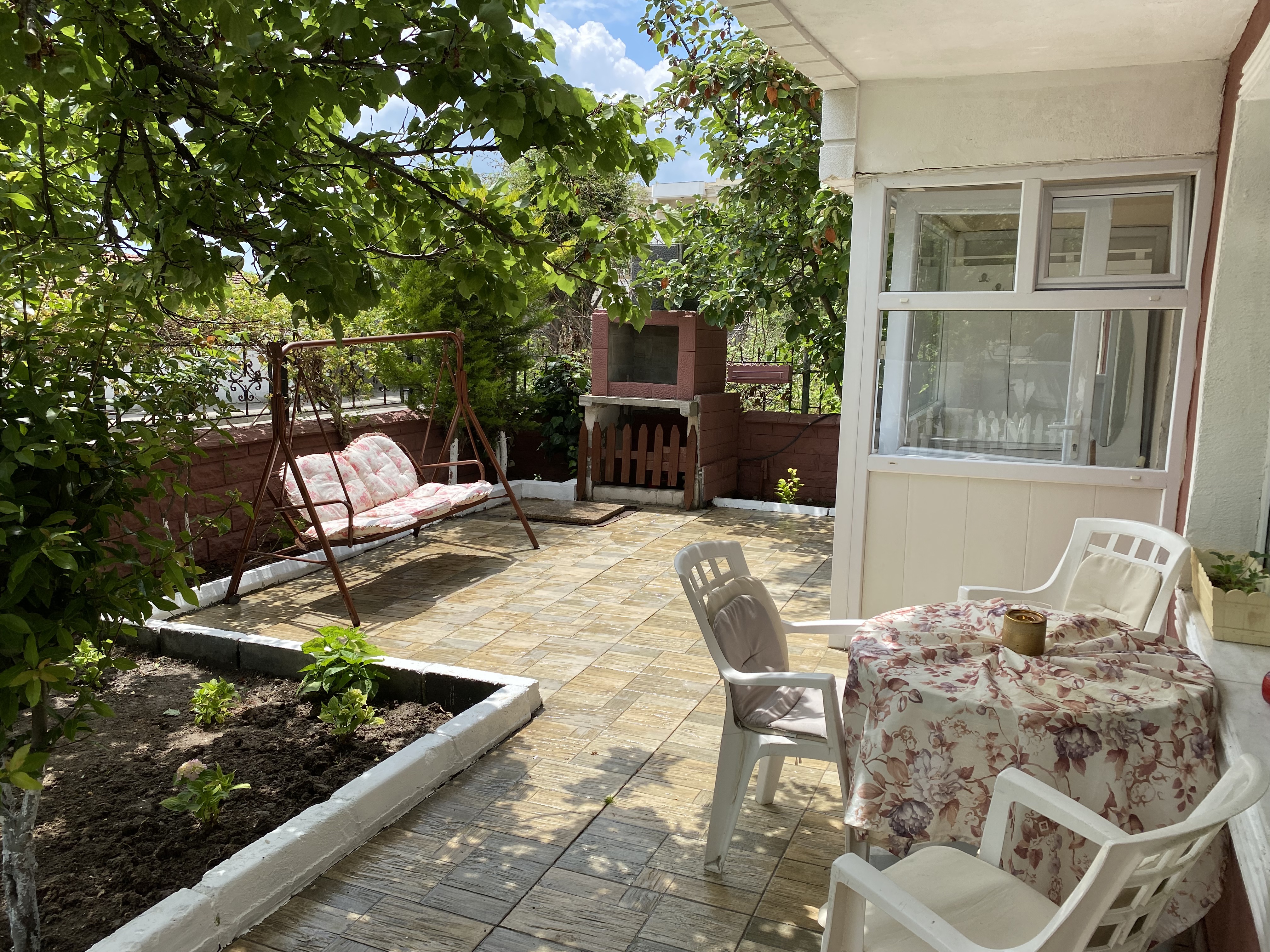 White hause, detached family home.