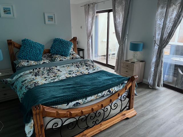 Country location, ensuite room
