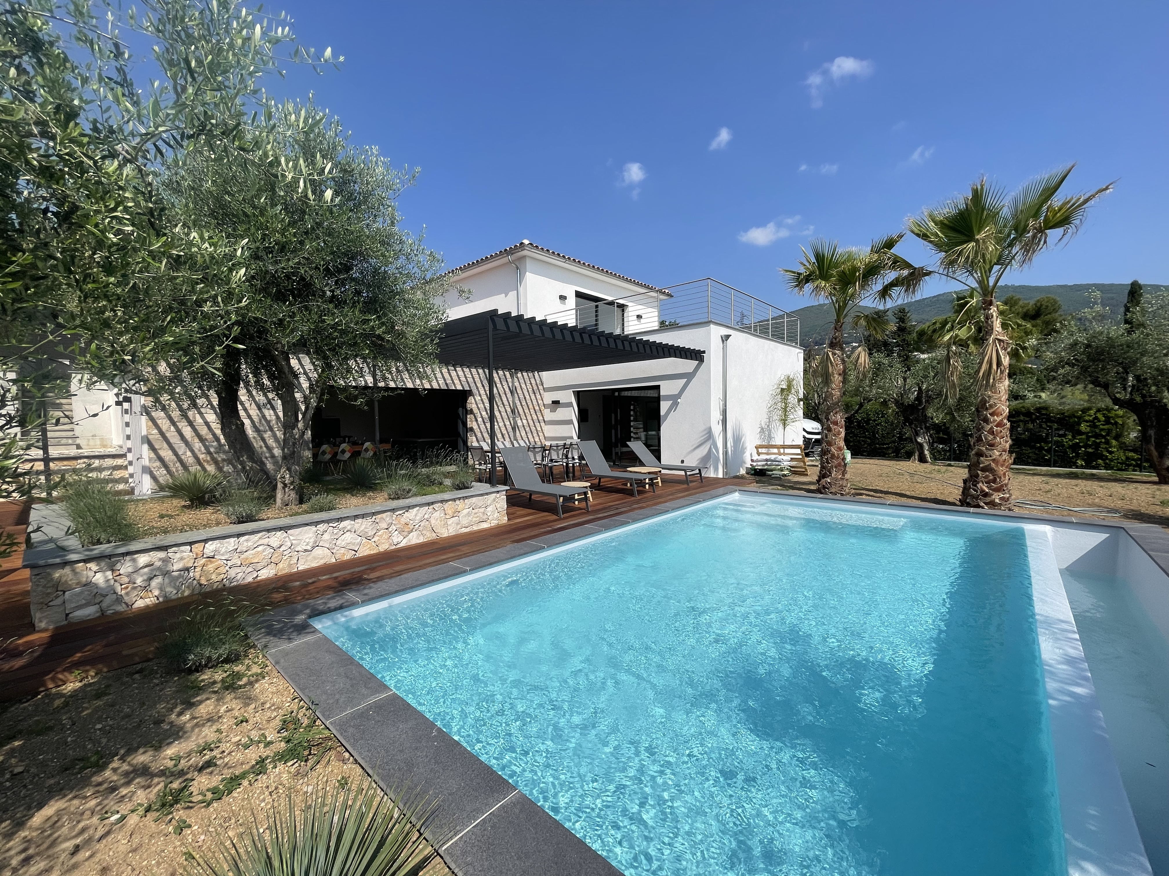 Quiet cozy modern villa