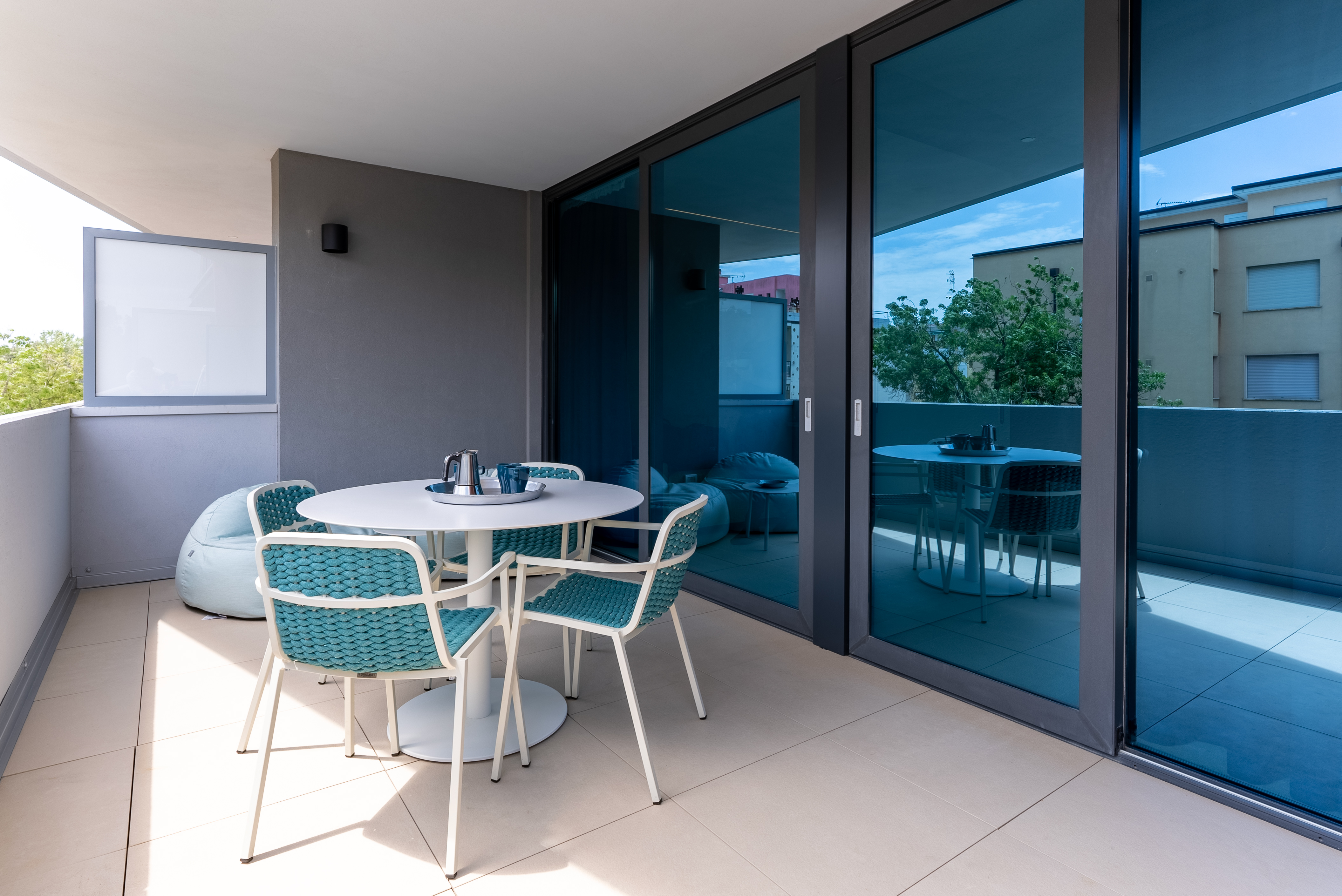 aparthotelzefiro com design  near the beach