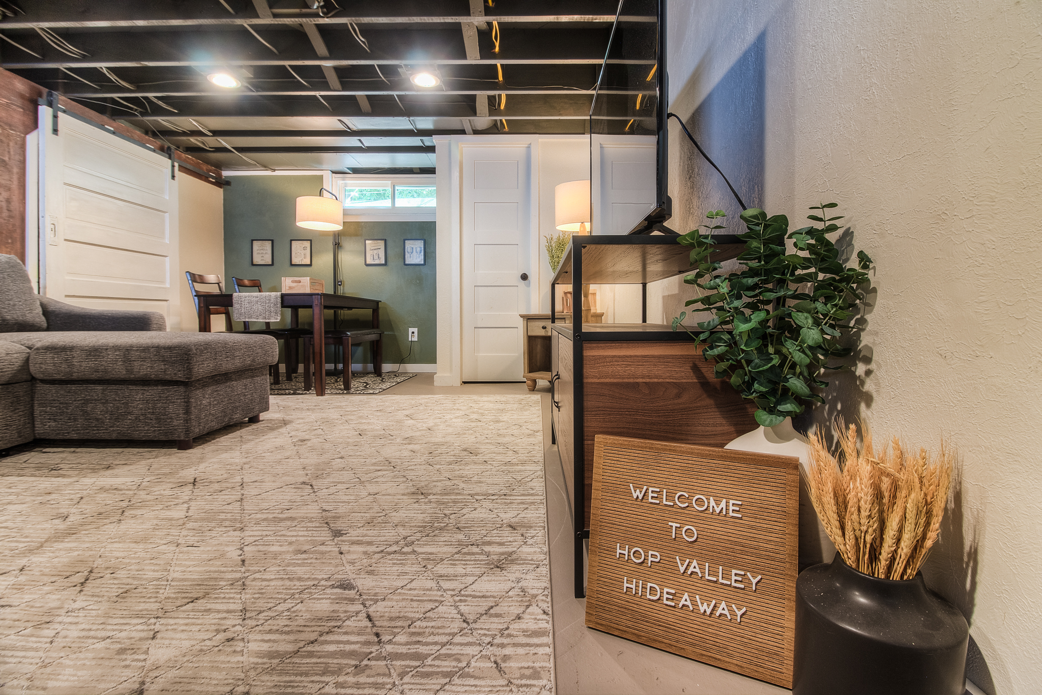 Hop Valley Hideaway - Private Basement Suite