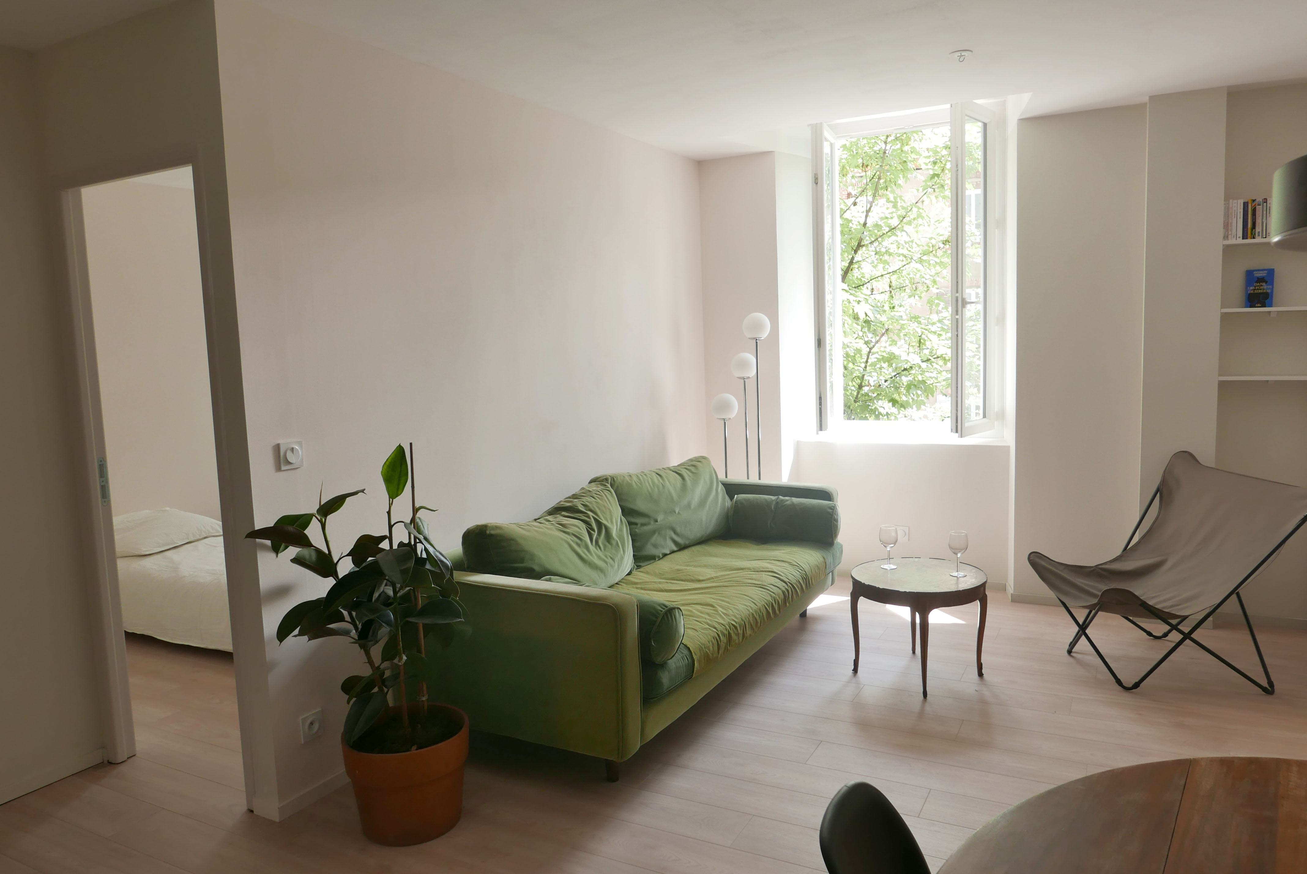 Charming refurbished apartment/ parking