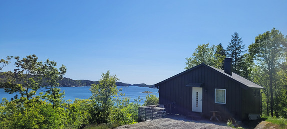 Cabin near the lake