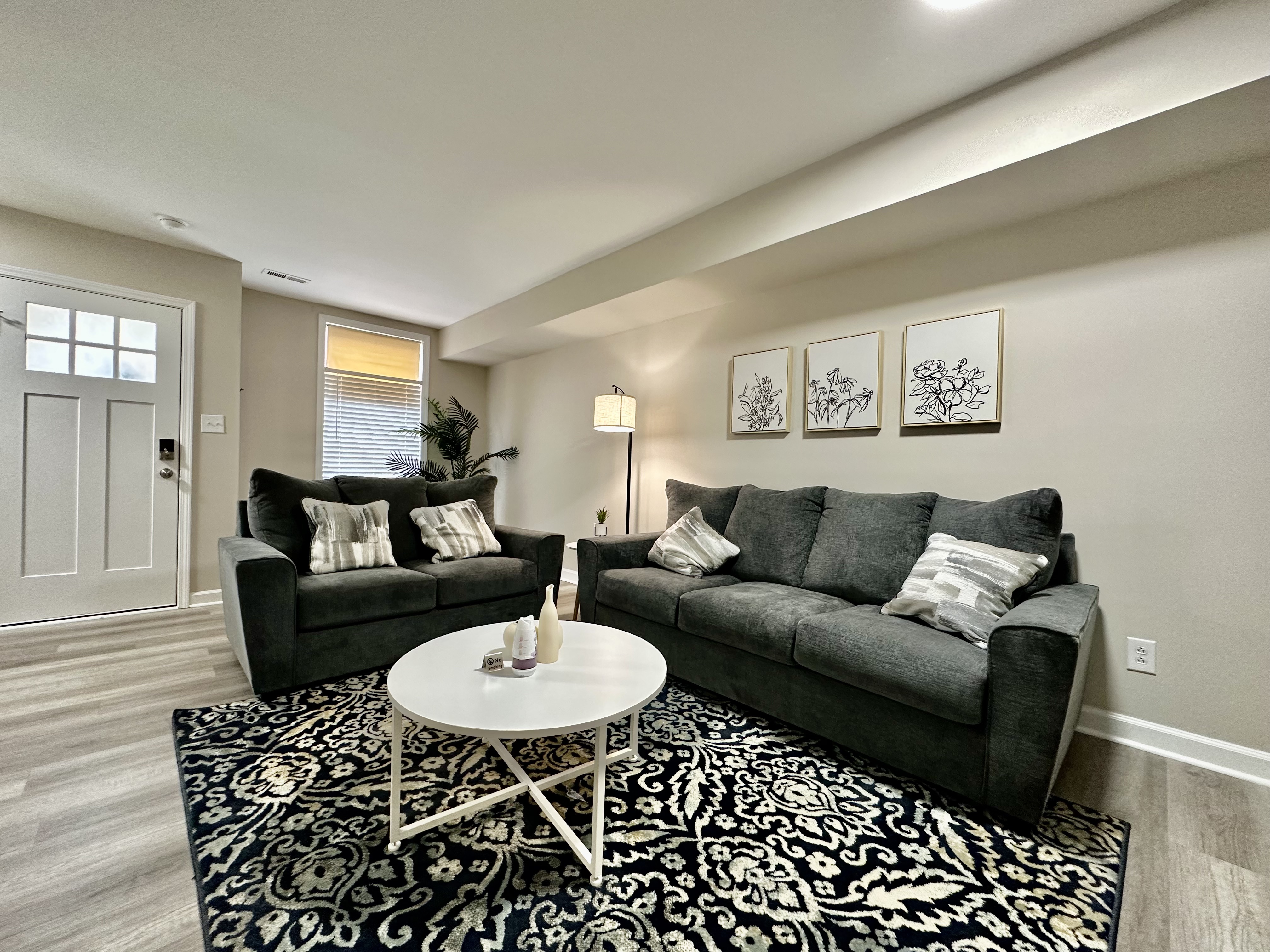 2 Bed/1.5 Bath Apartment - Newly renovated
