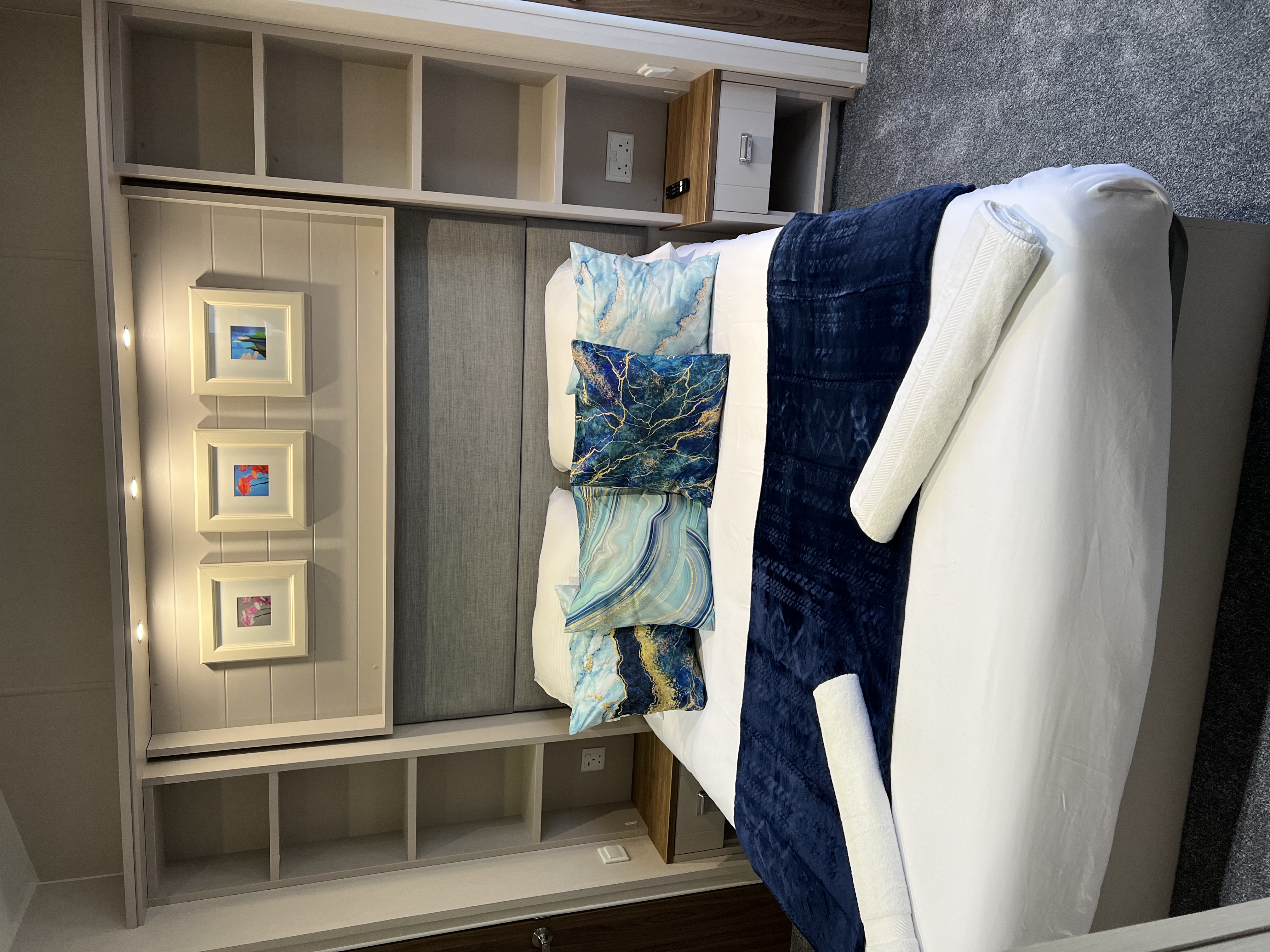 Luxury Modern 4 Birth Villa