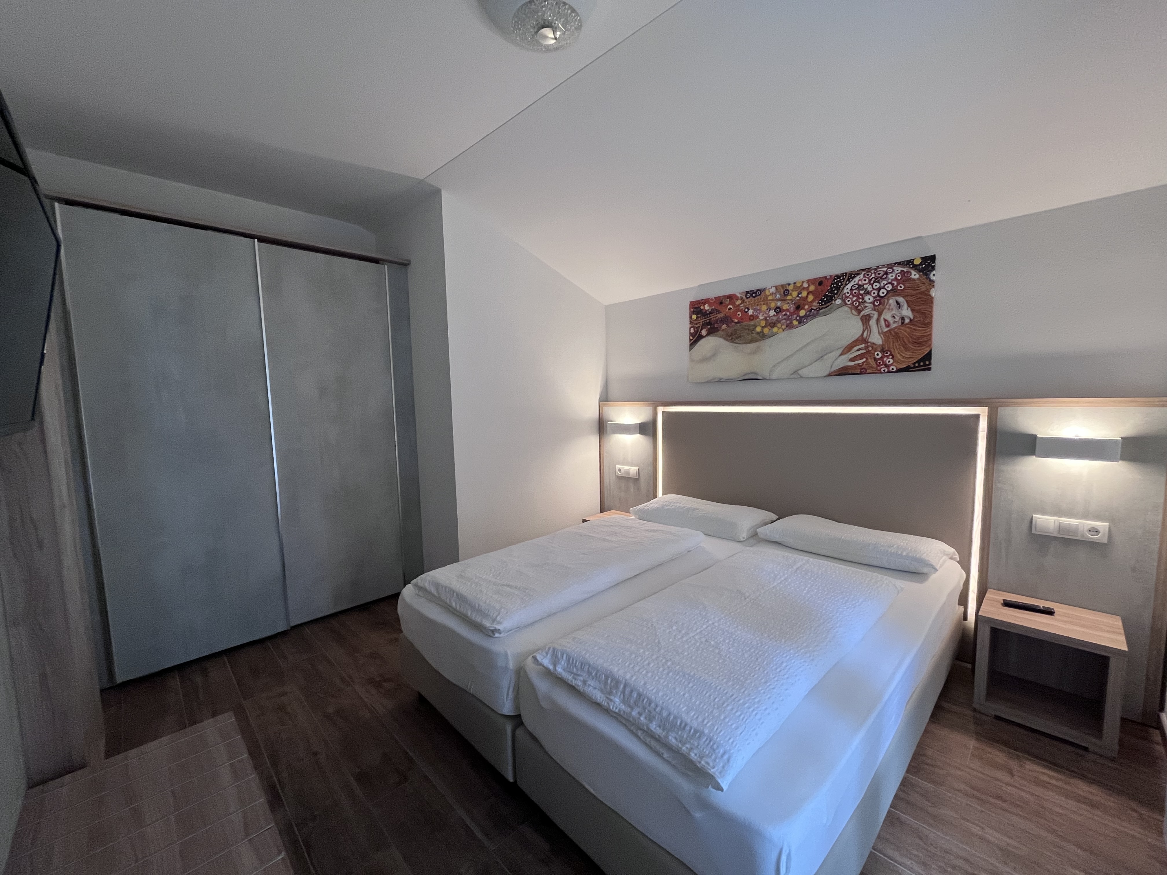 Beautiful apartment with terrace and pool views!