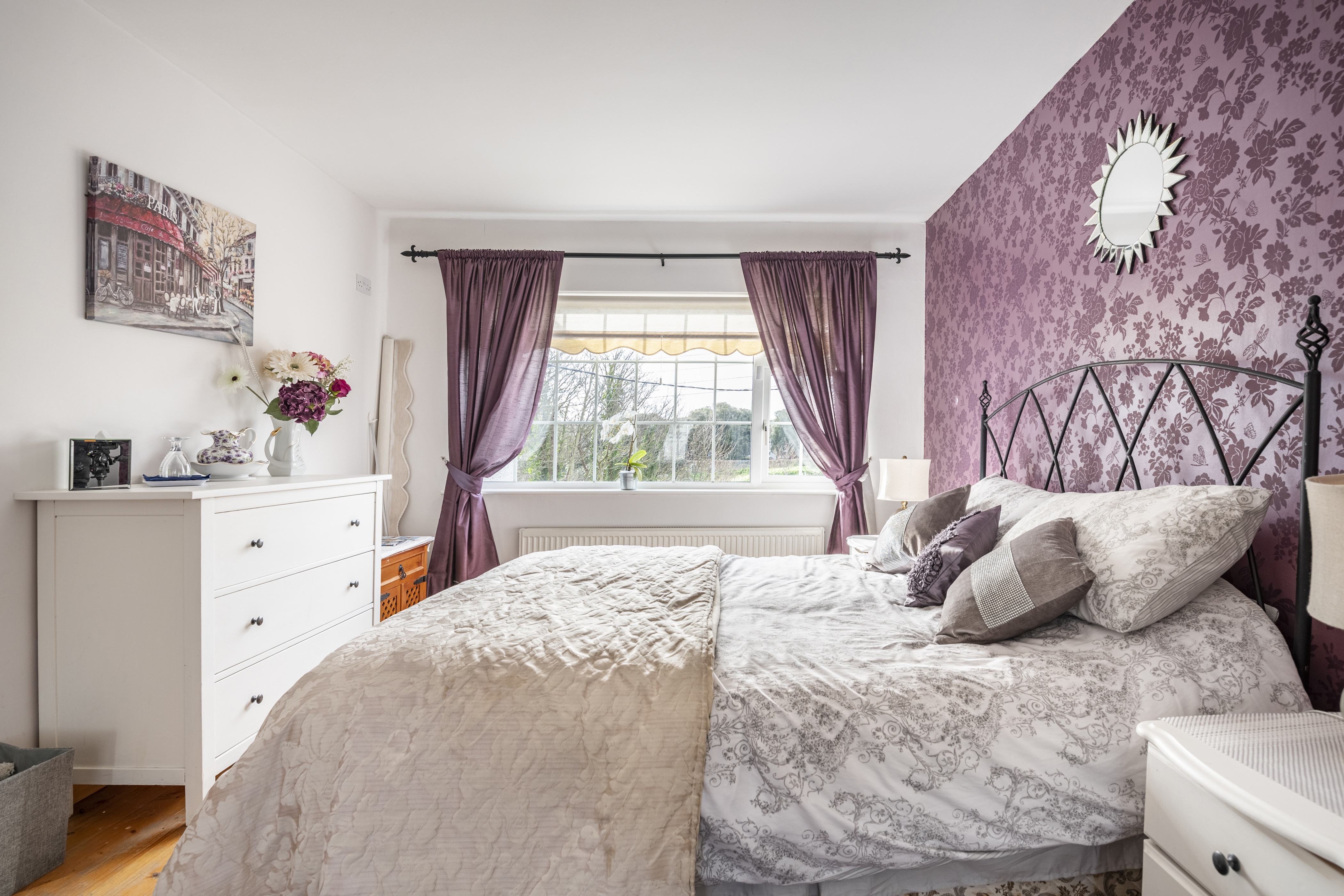 Double room very spacious private shower wi-fi.