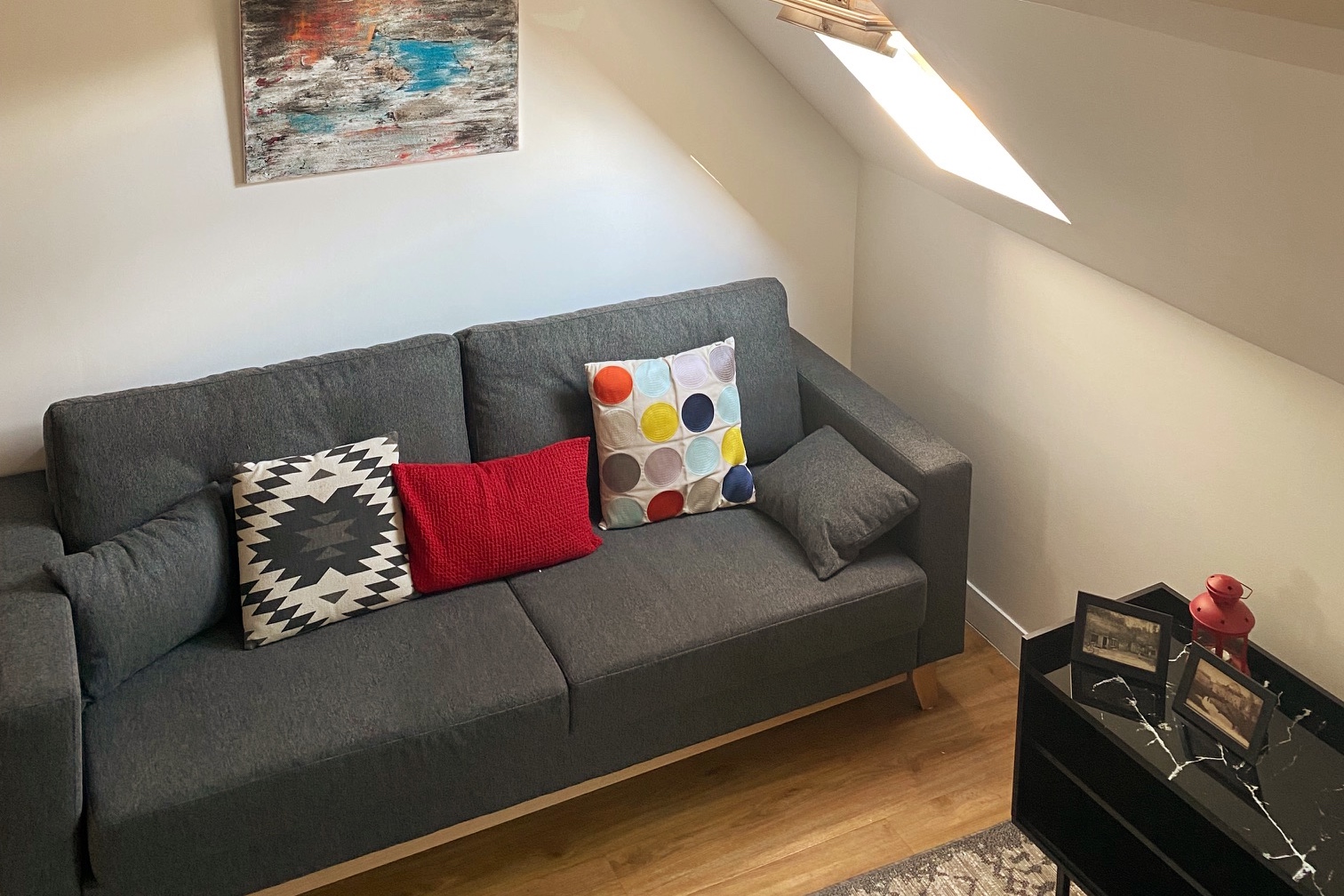 Mezzanine studio with parking near downtown