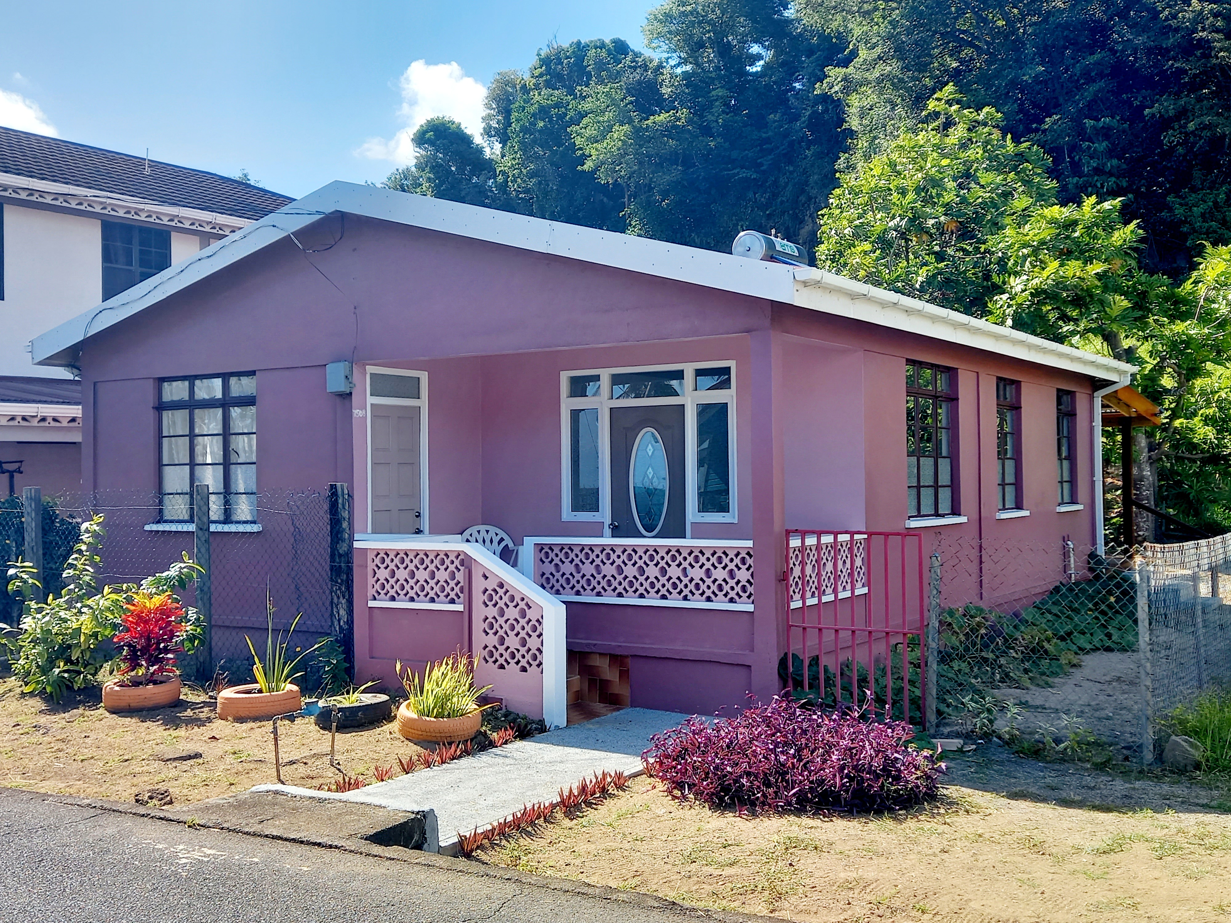 Dado's Place - house with 2 bedrooms and A/C