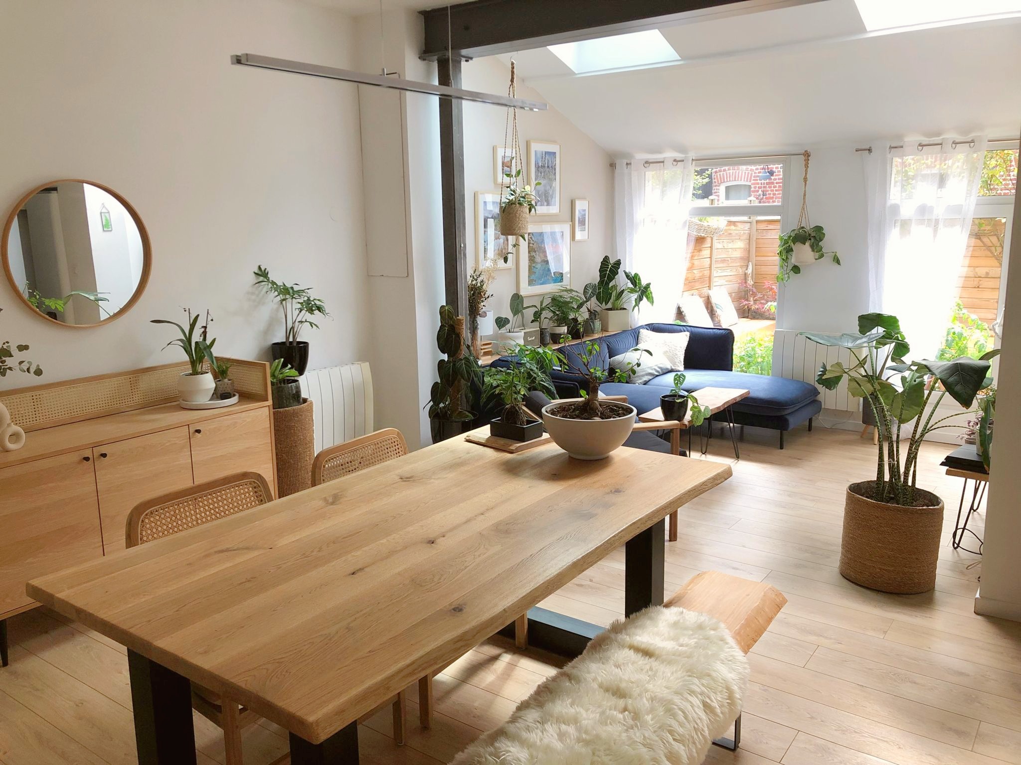 Pretty wooden terrace house near metro & train stations