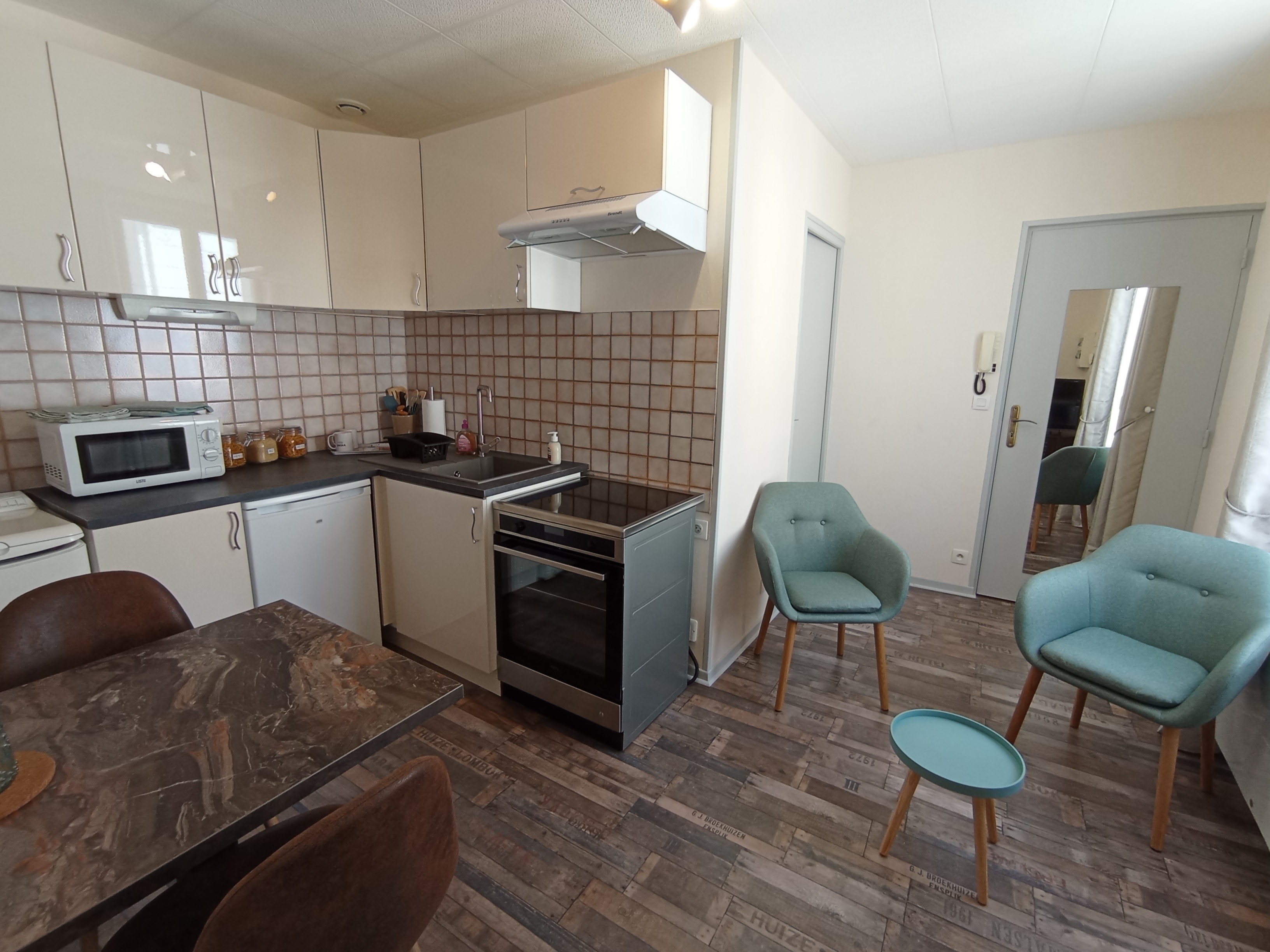 Apartment 27m2 5 min to train station