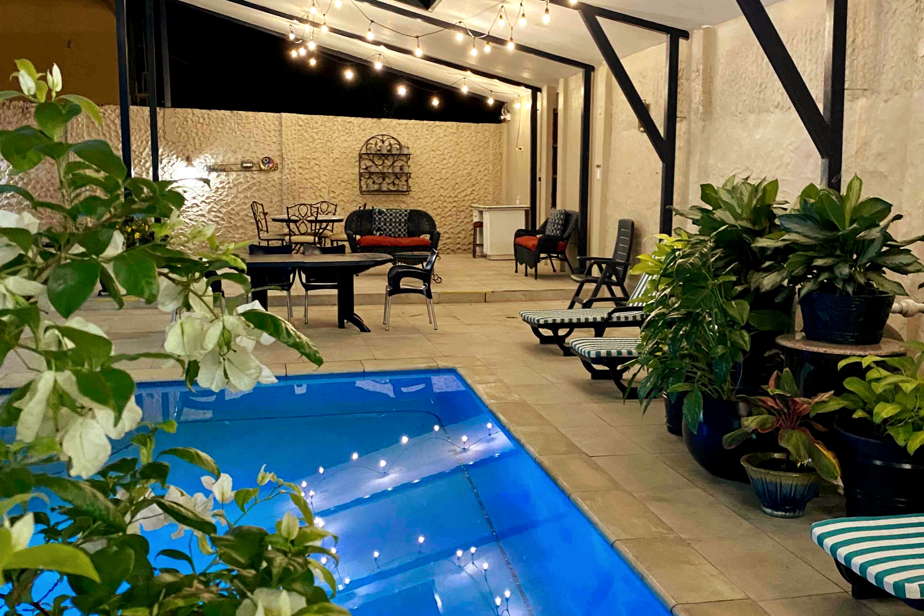 Perfect location/ Pool - White Sand Apt