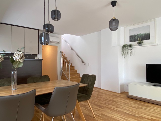 Sunny & Cosy Apartment