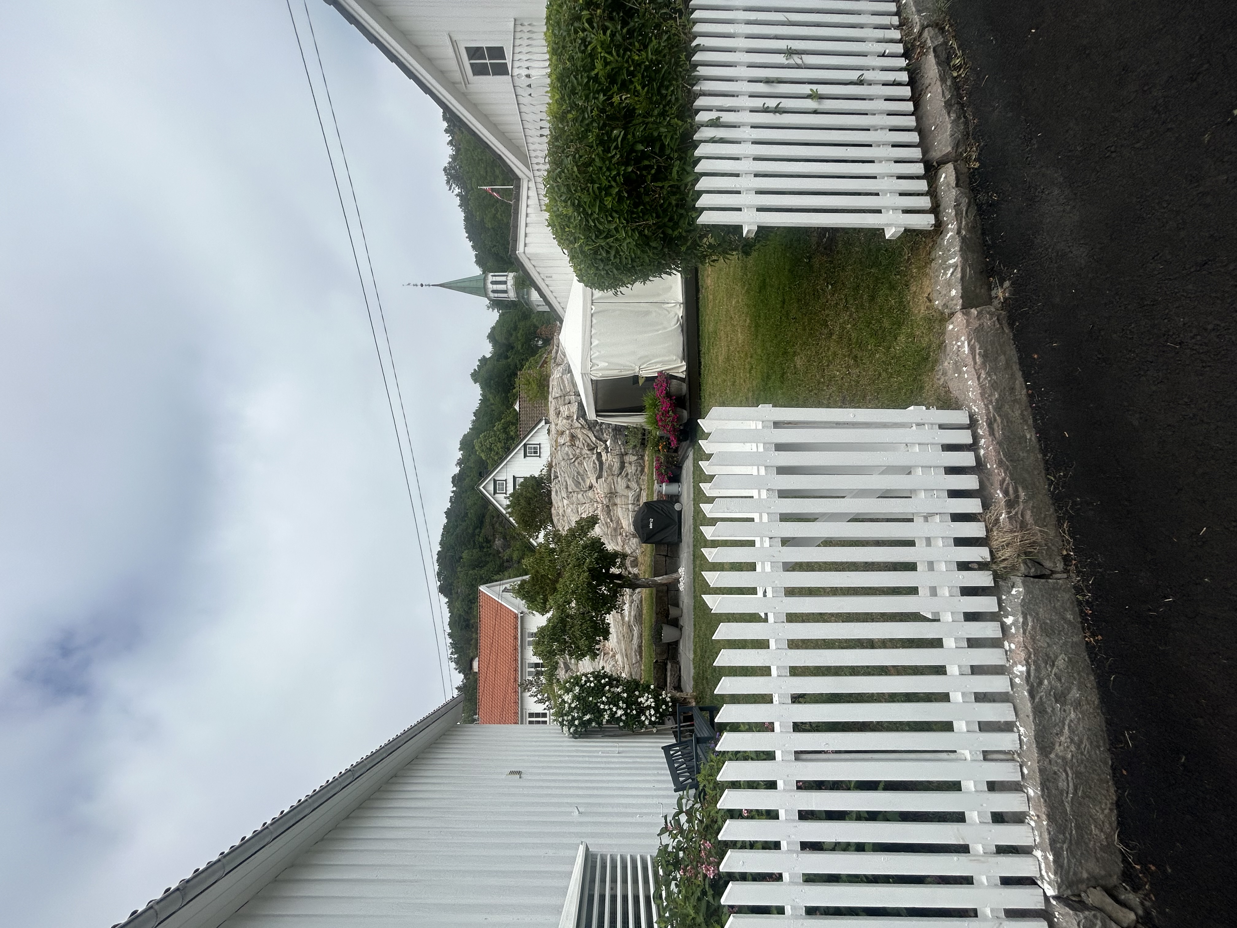Downtown house w/ large garden space
